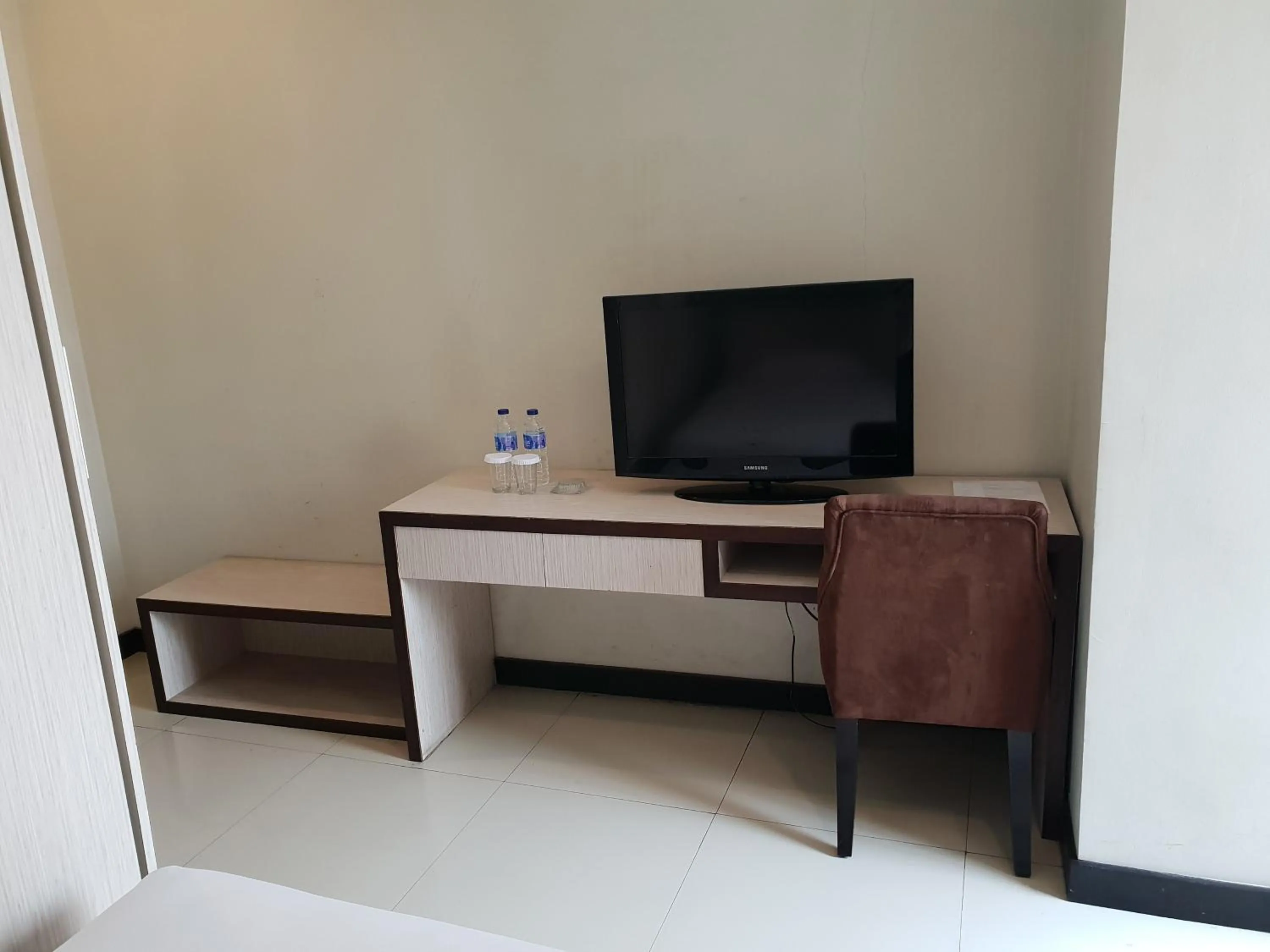 Seating area in N3 Zainul Arifin Hotel