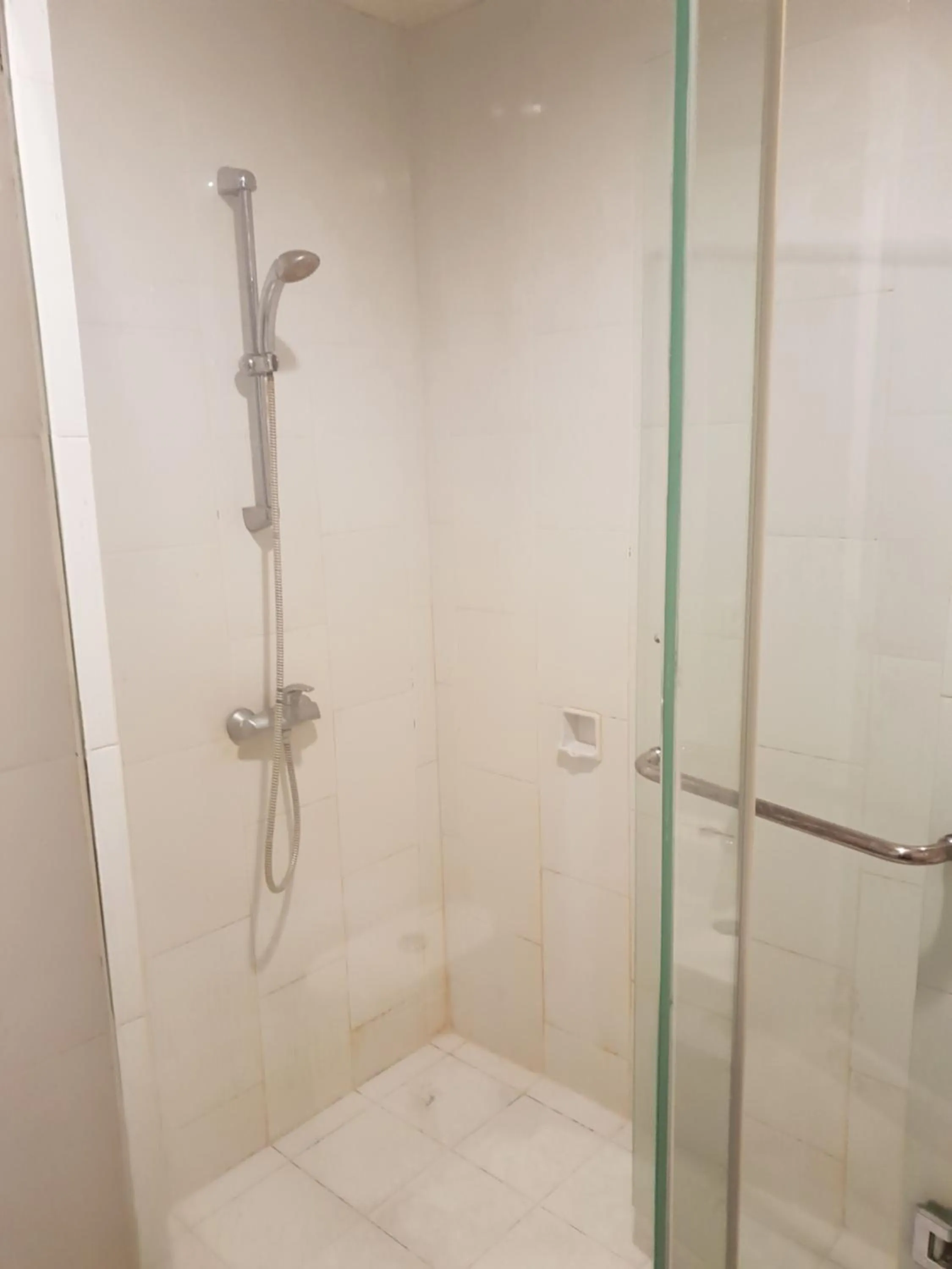 Shower in N3 Zainul Arifin Hotel