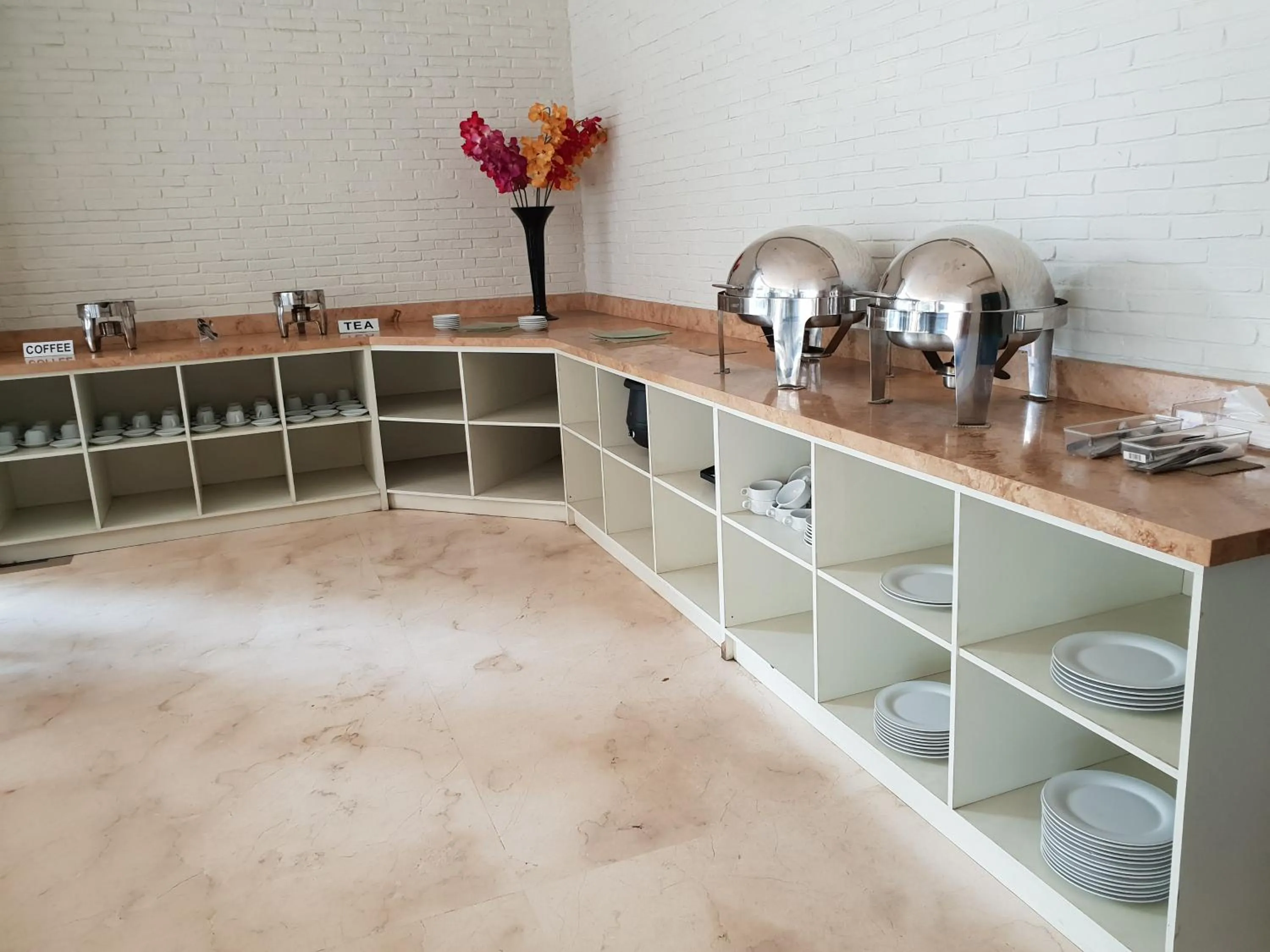 Restaurant/places to eat in N3 Zainul Arifin Hotel