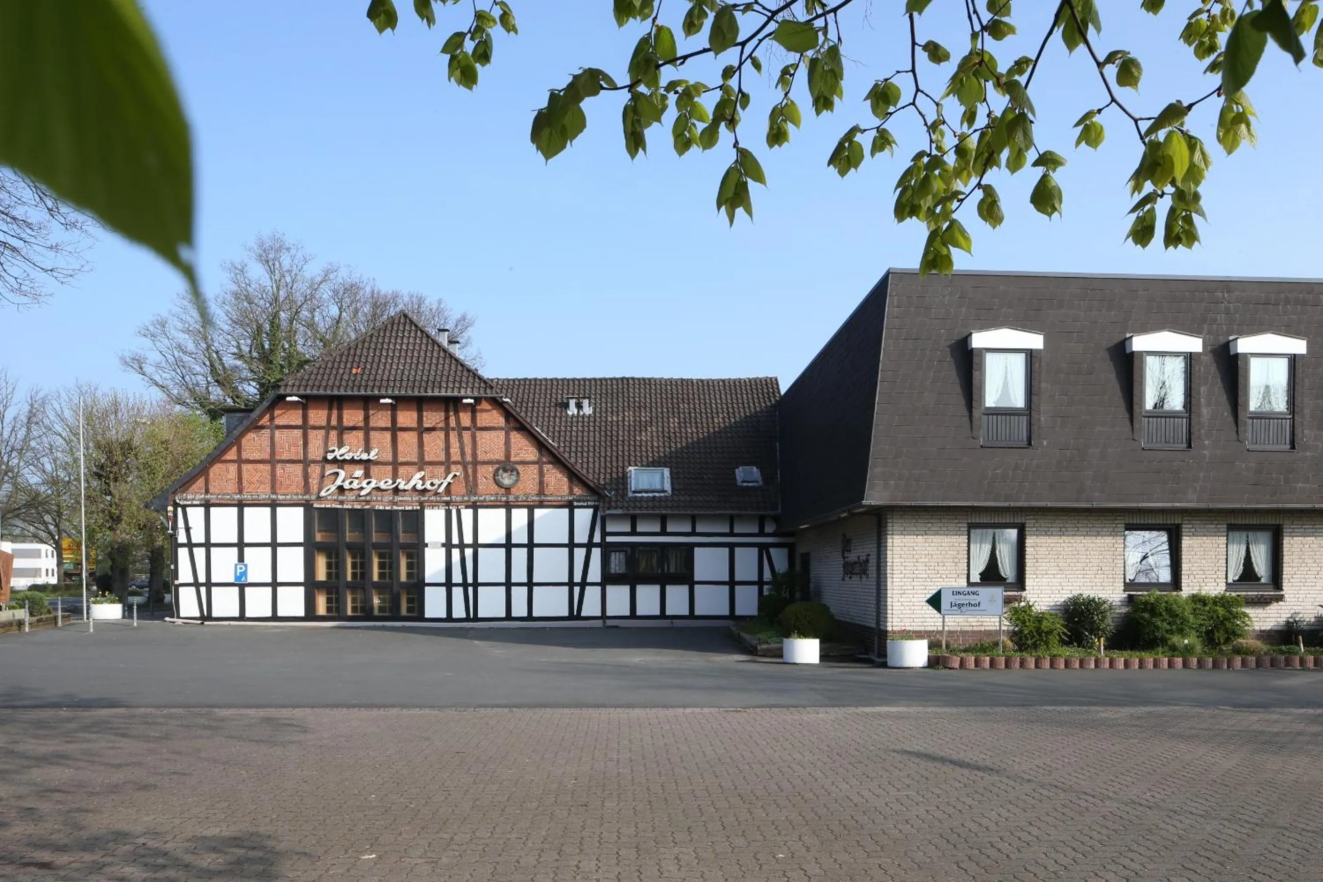 Facade/entrance in Jägerhof