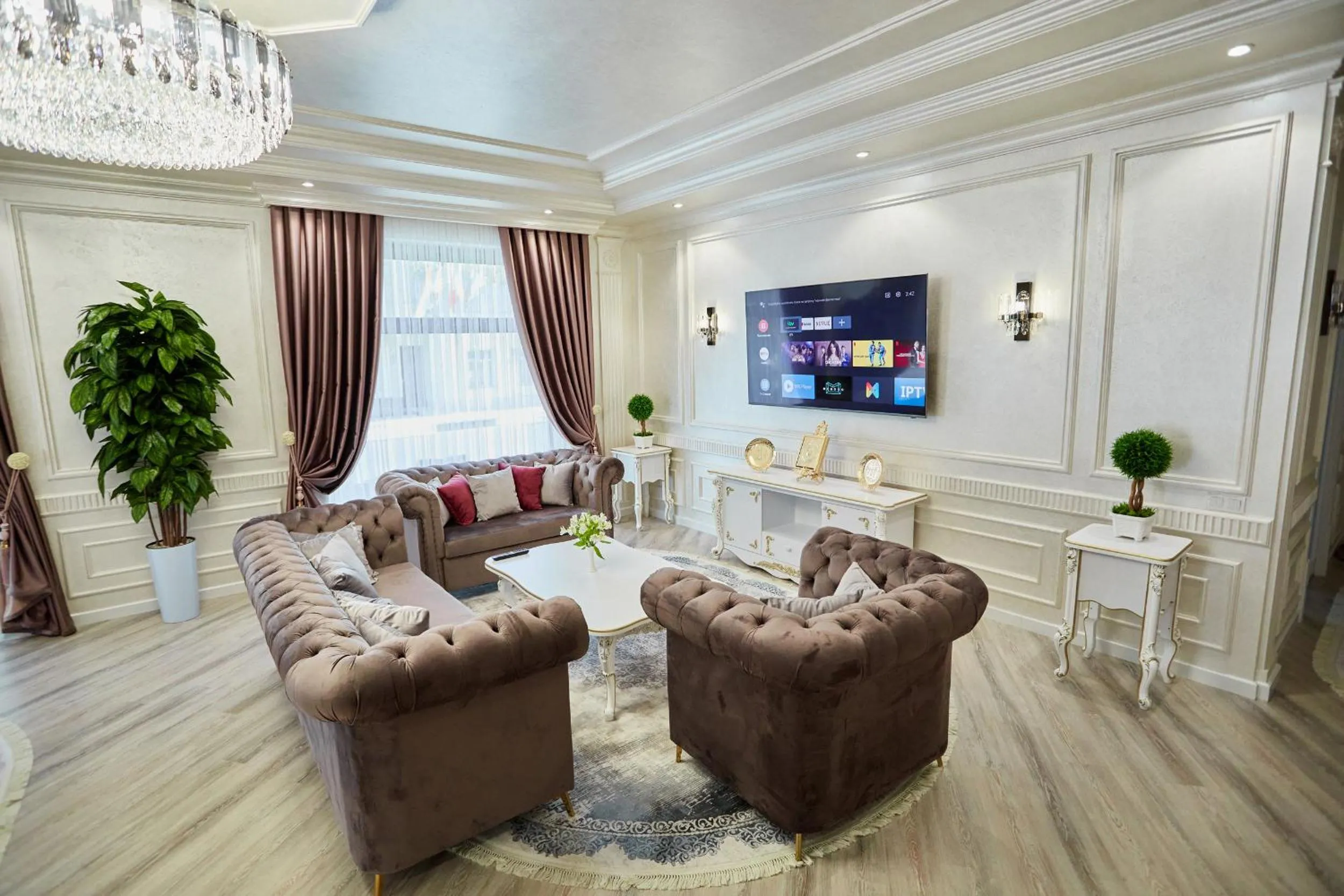 Communal lounge/ TV room in Royal Hotel Samarkand