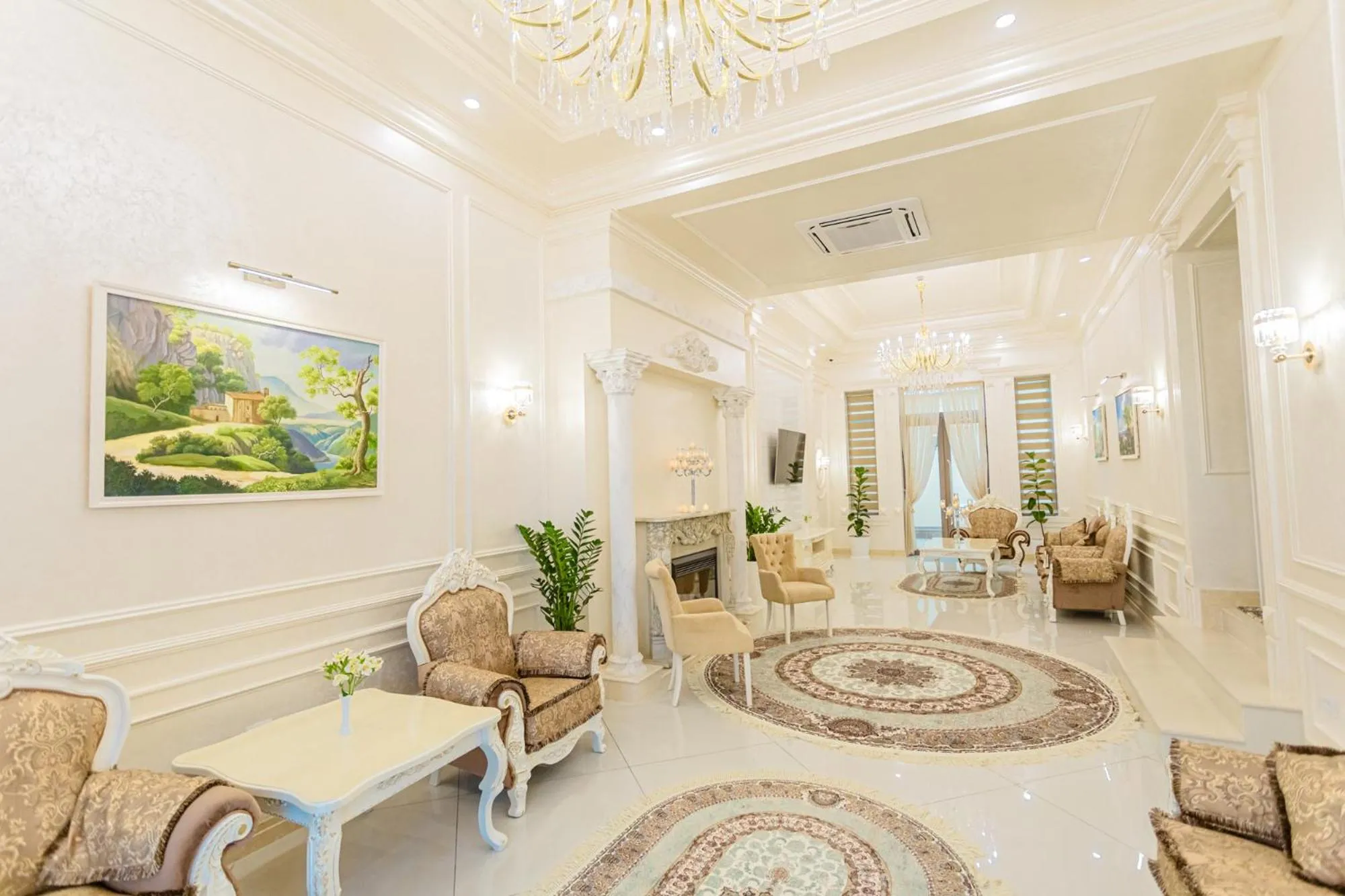 Communal lounge/ TV room in Royal Hotel Samarkand