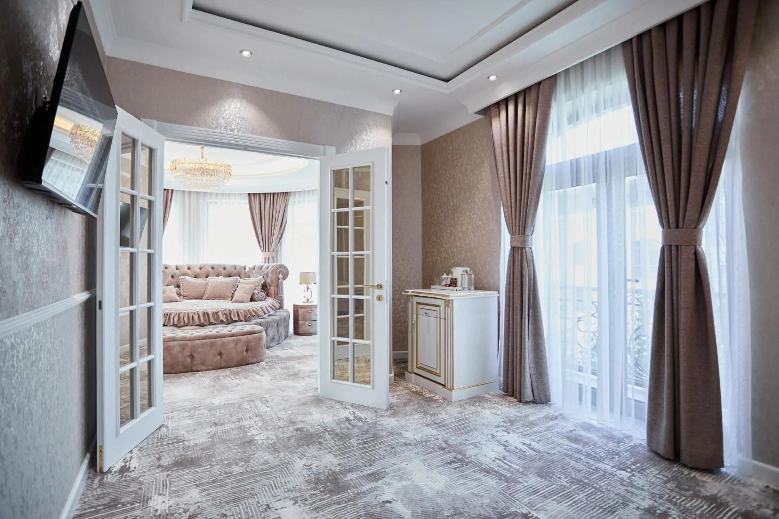 Photo of the whole room, Bed in Royal Hotel Samarkand