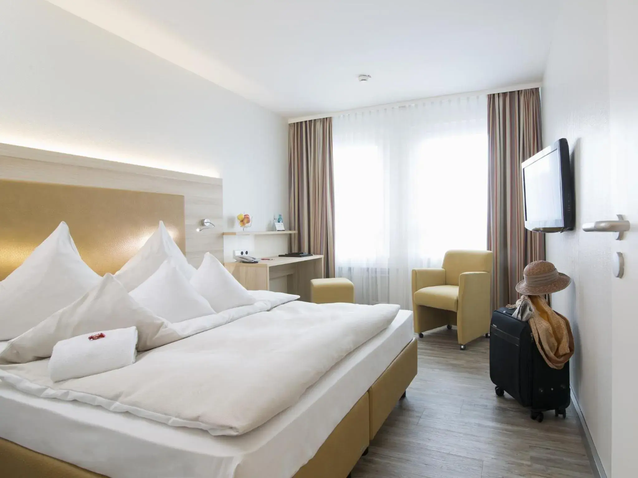 Economy Double Room in Concorde Hotel am Leineschloss Economy Double Room in Concorde Hotel am Leineschloss