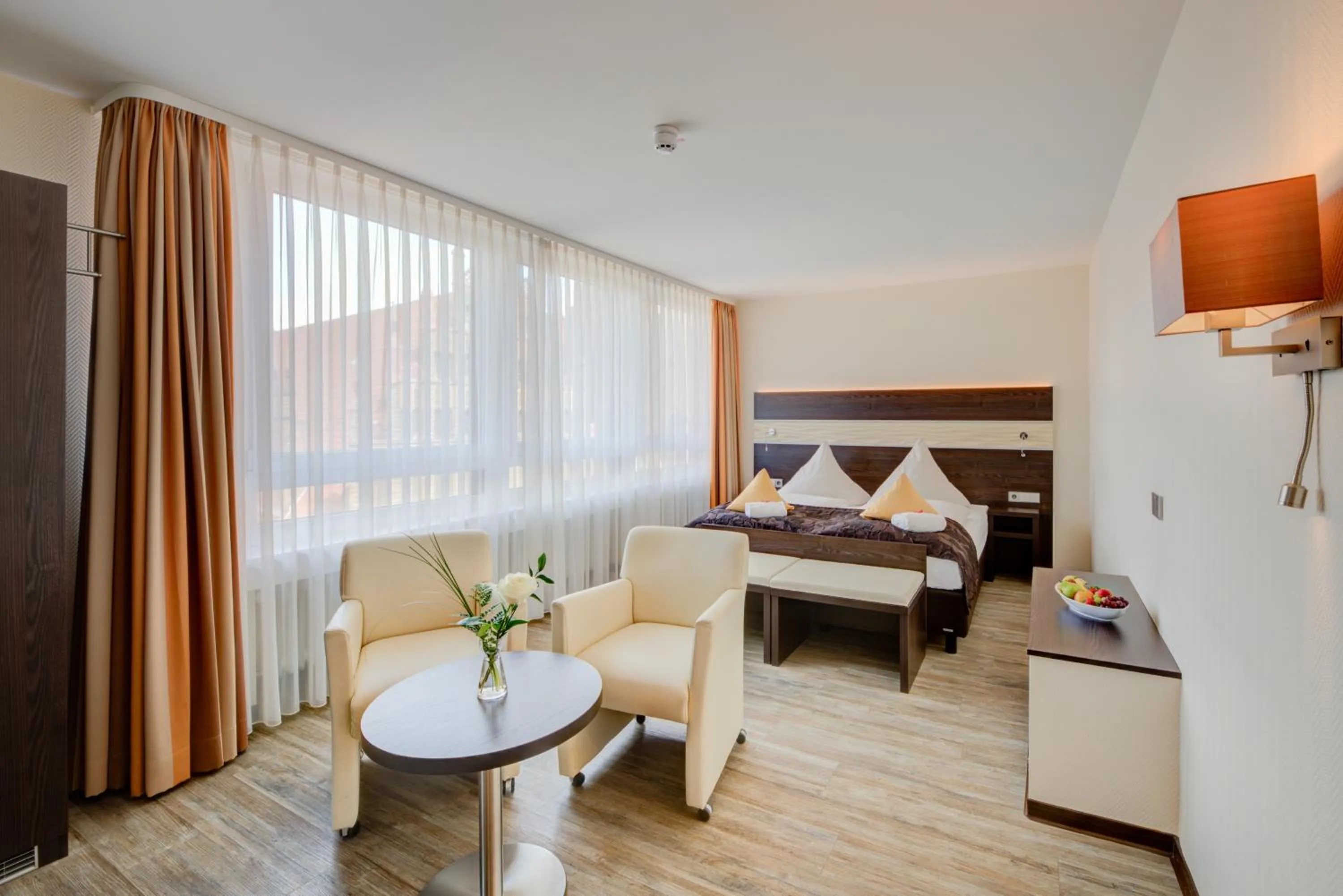 Photo of the whole room, Bed in Concorde Hotel am Leineschloss