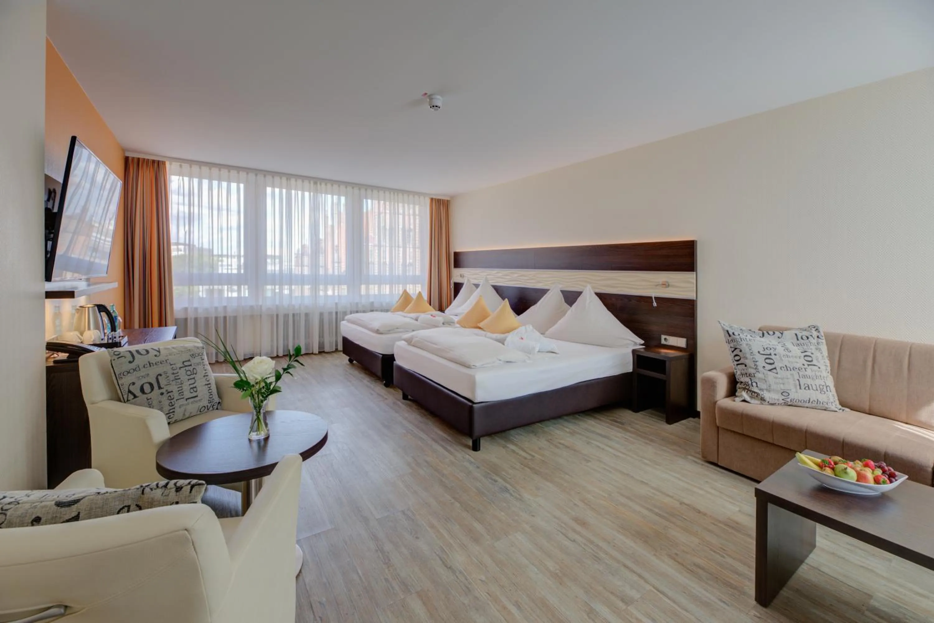 Photo of the whole room, Bed in Concorde Hotel am Leineschloss