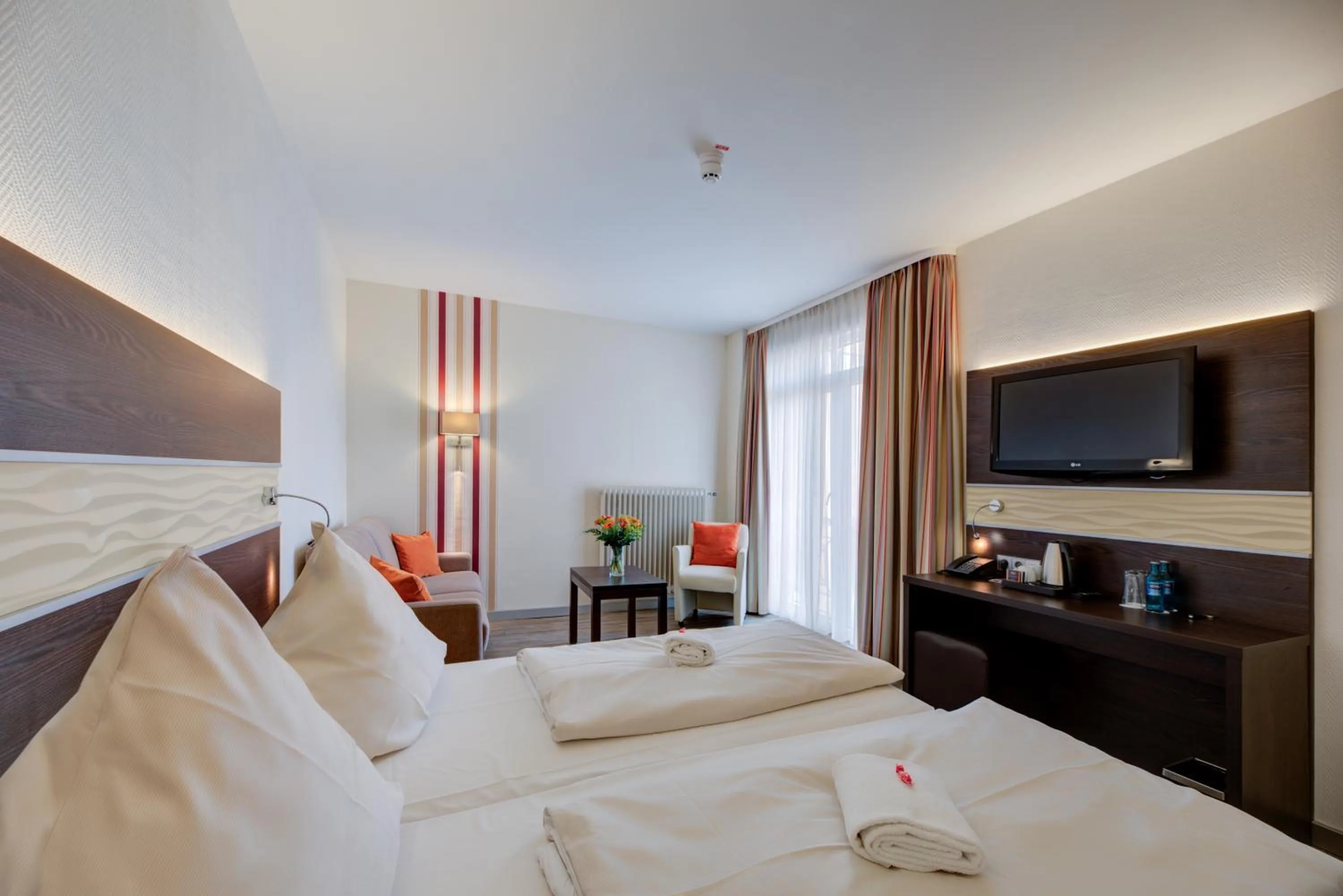 Photo of the whole room, Bed in Concorde Hotel am Leineschloss