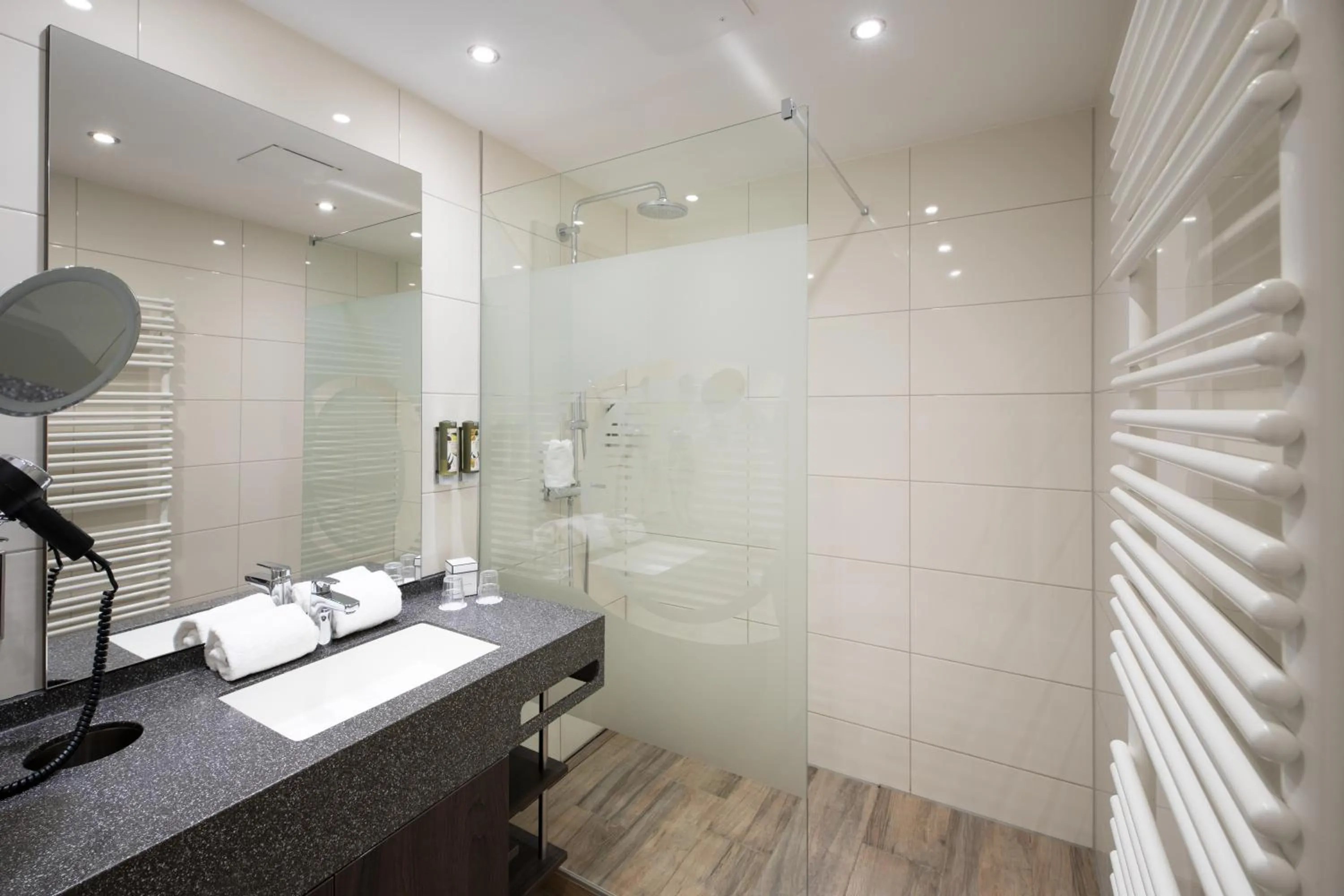 Shower in Concorde Hotel am Leineschloss