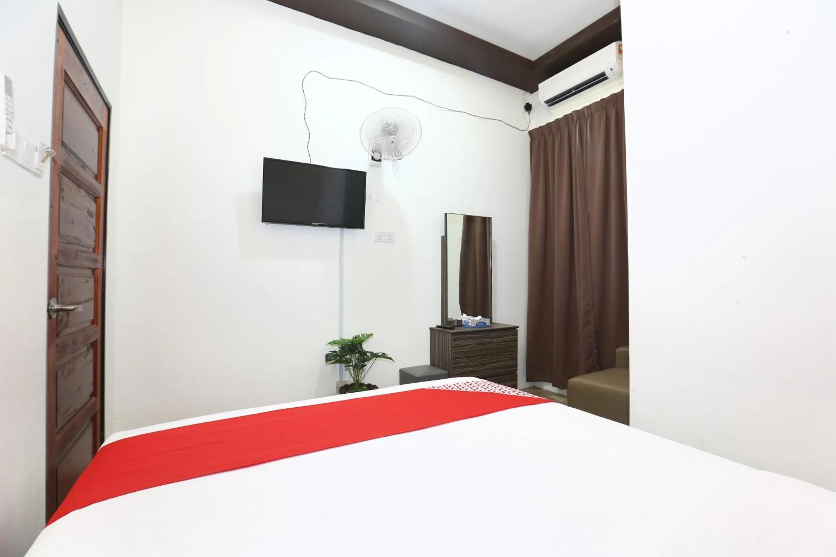 Bedroom, Bed in Hotel O Ady Hotel