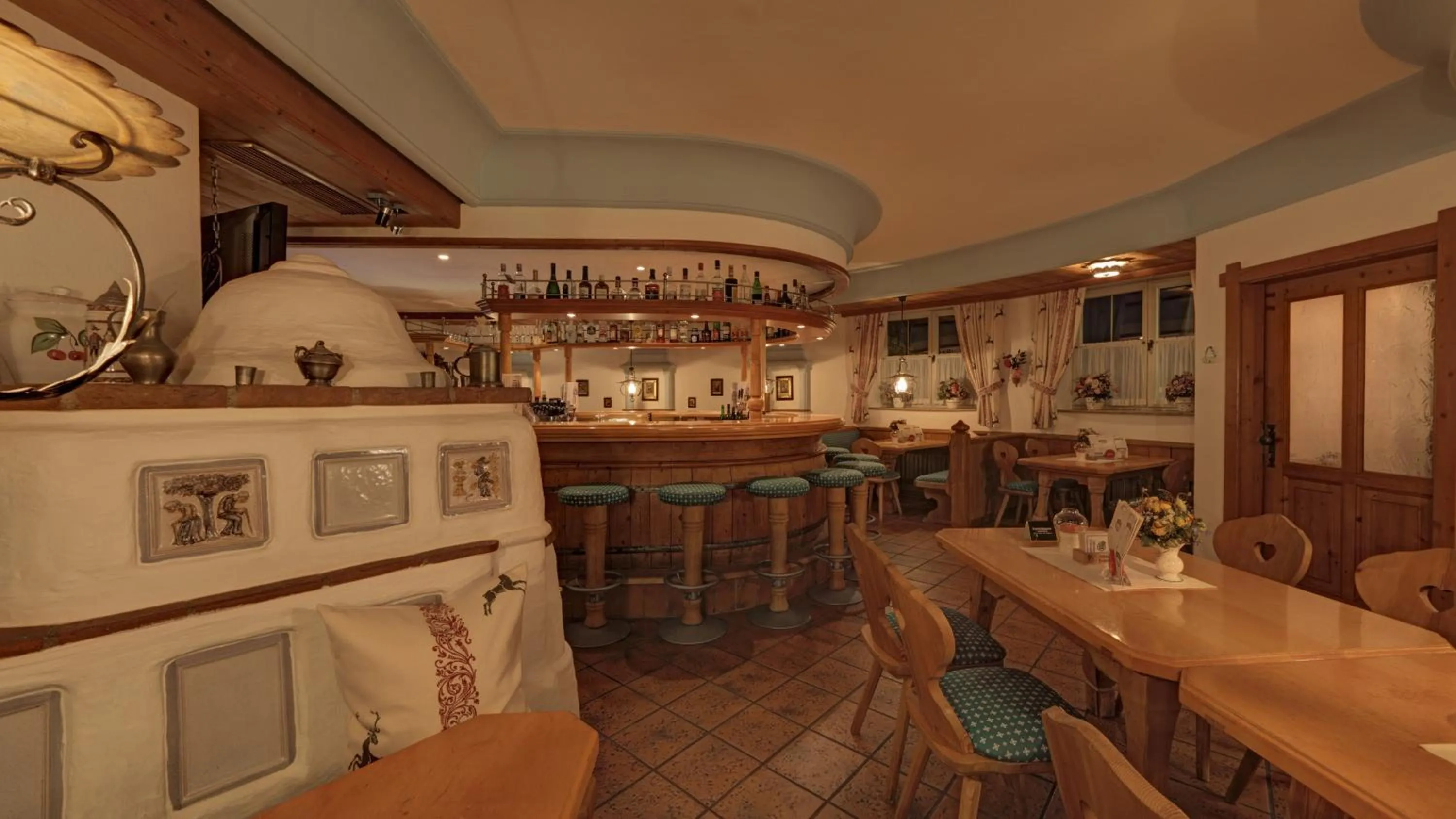 Lounge or bar in Alpenhotel Kronprinz