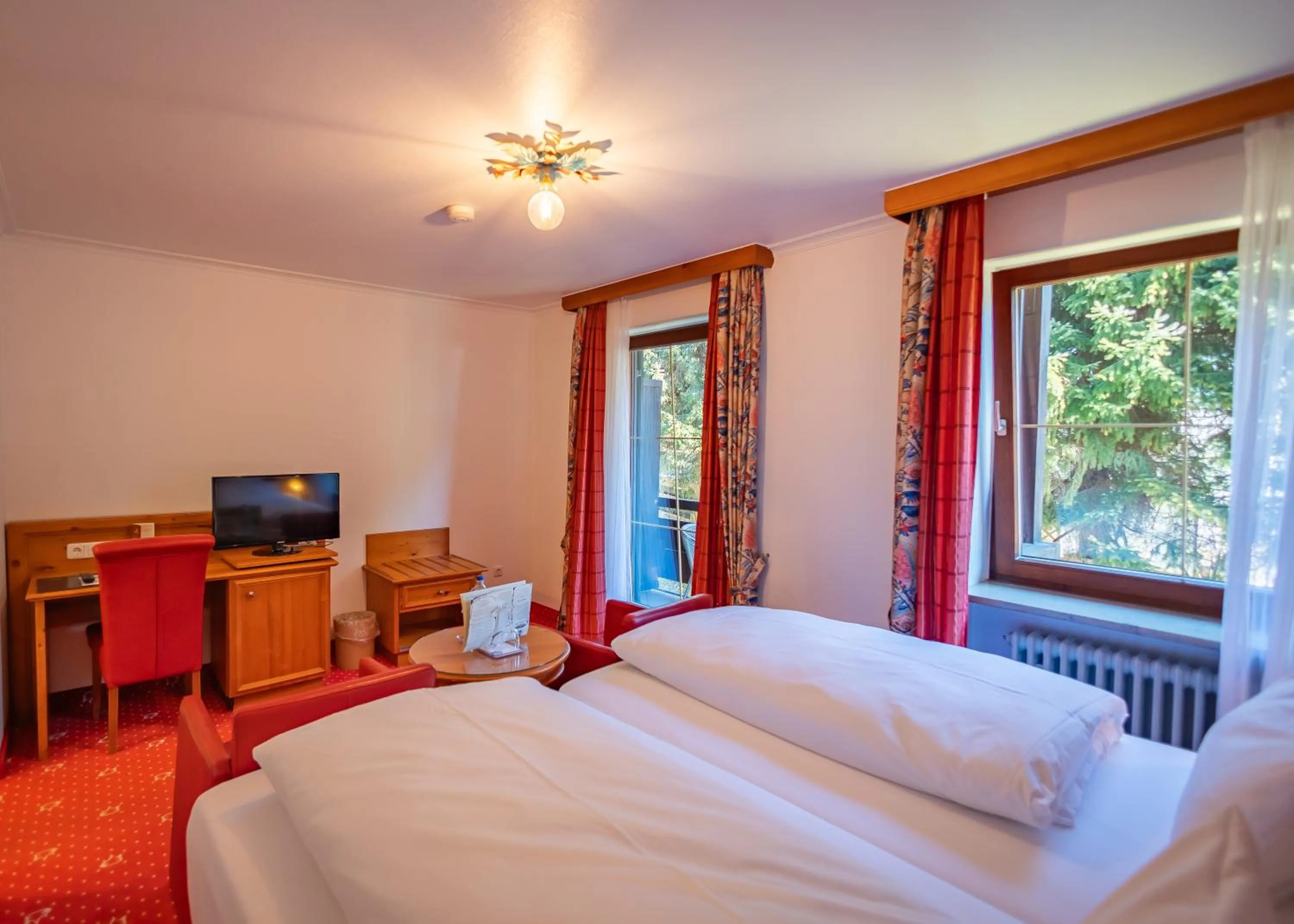 TV and multimedia, Bed in Alpenhotel Kronprinz