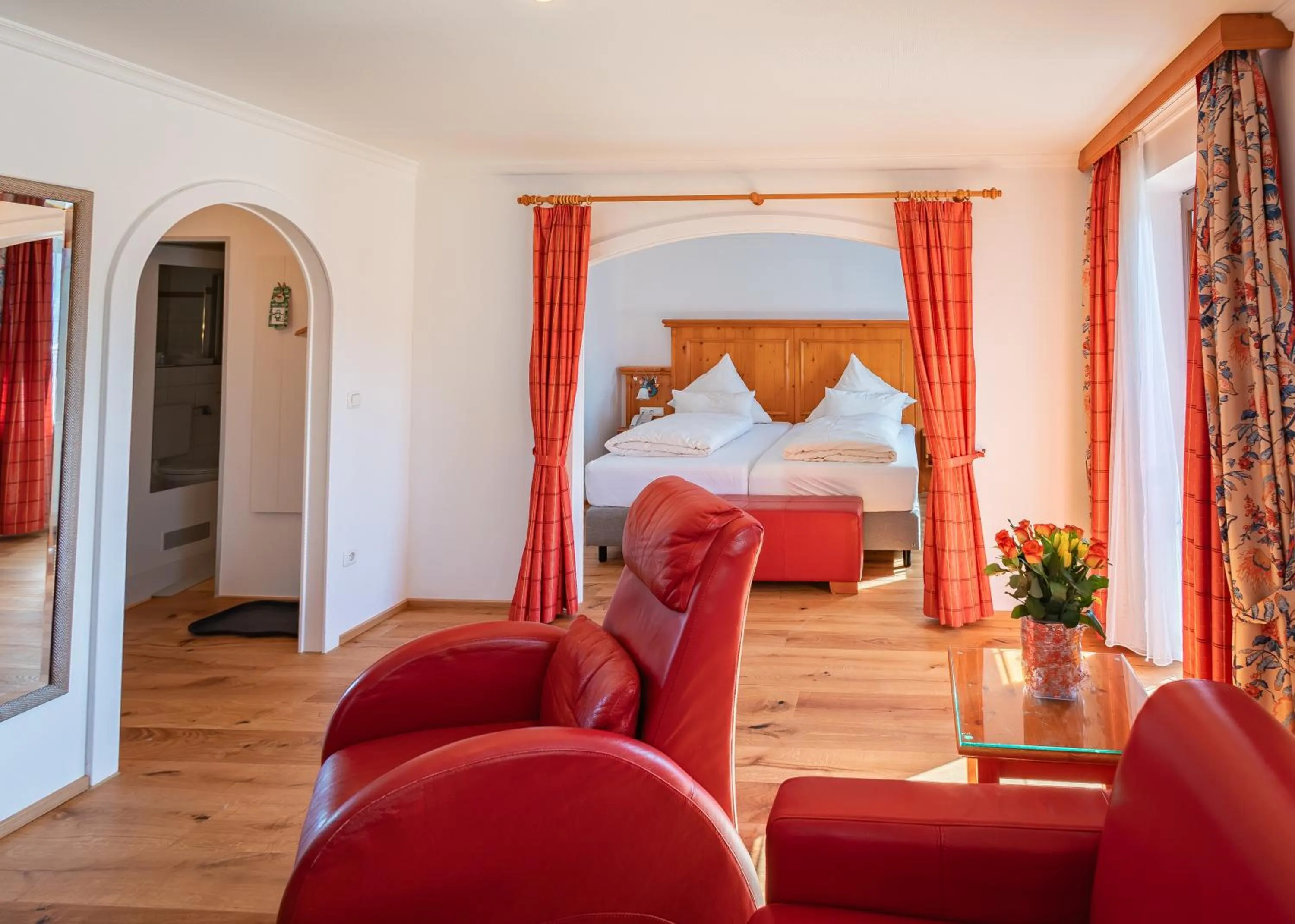 Photo of the whole room, Bed in Alpenhotel Kronprinz