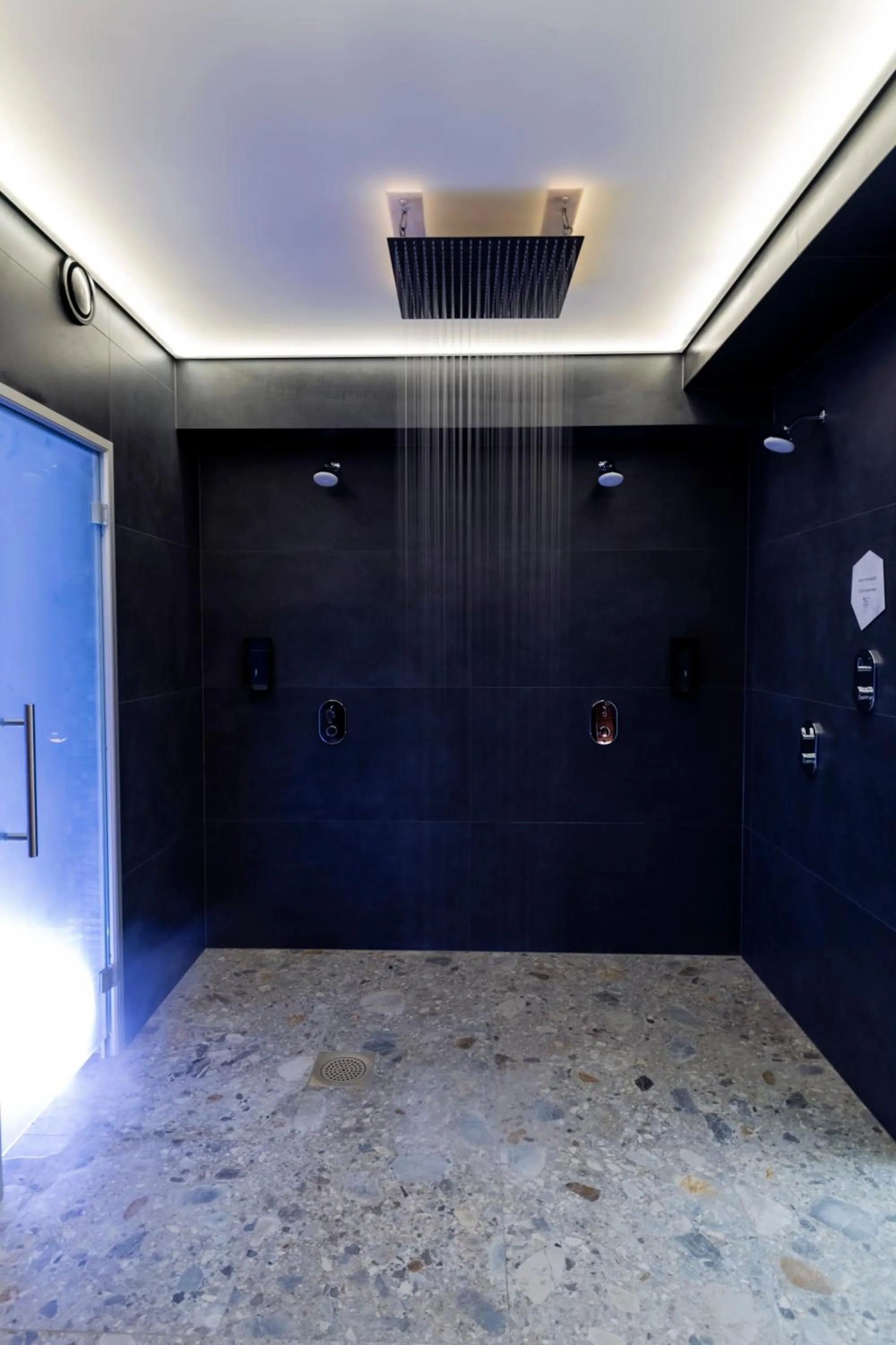 Shower in U11 Hotel & SPA