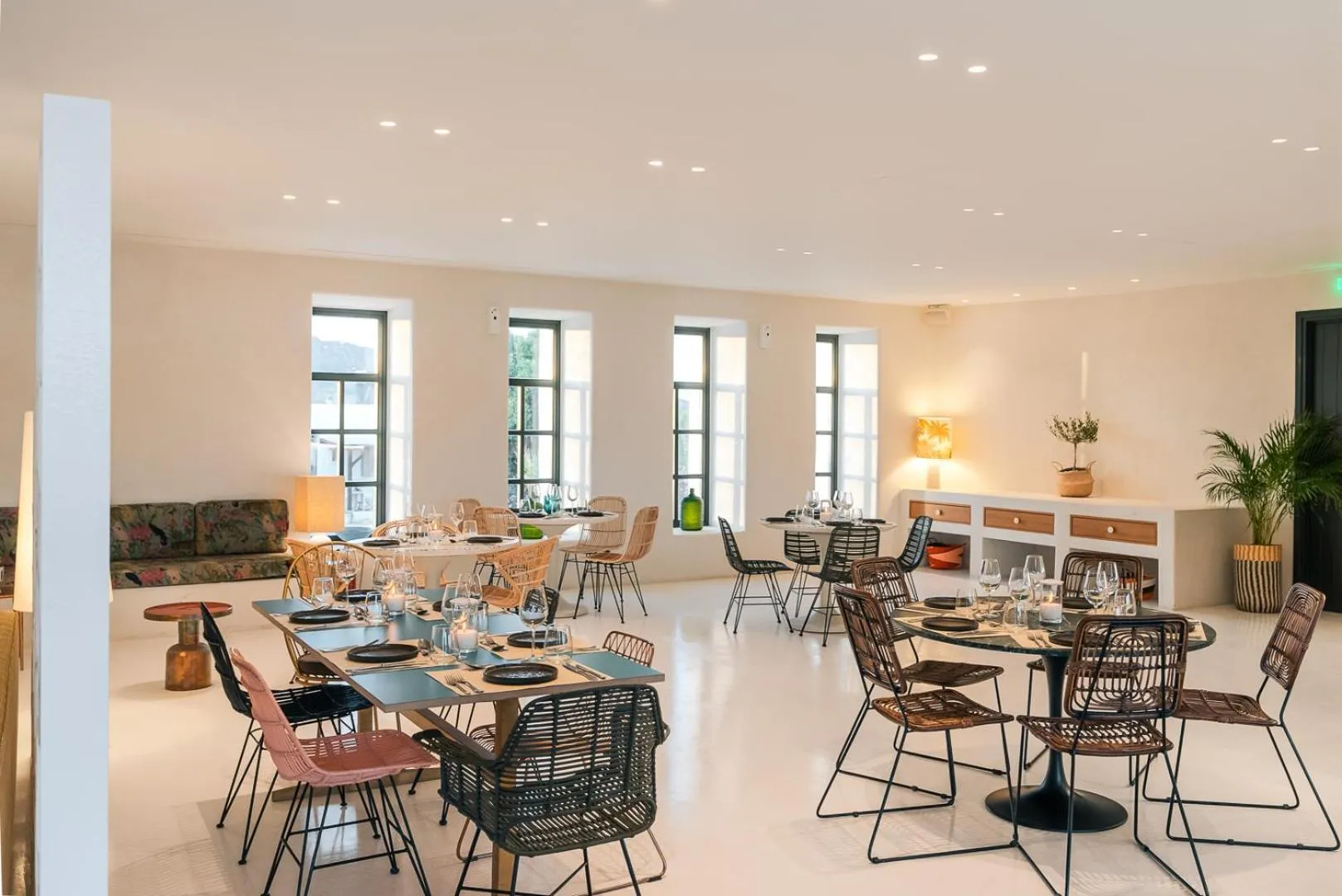 Restaurant/places to eat in Koukoumi Vegan Boutique Hotel