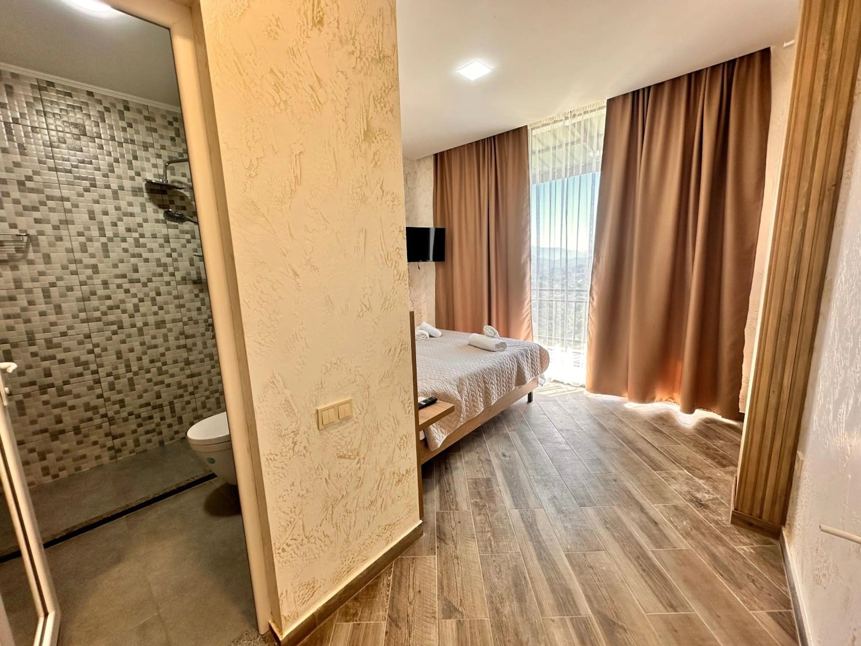 Photo of the whole room, Bed in Green Cape Tower