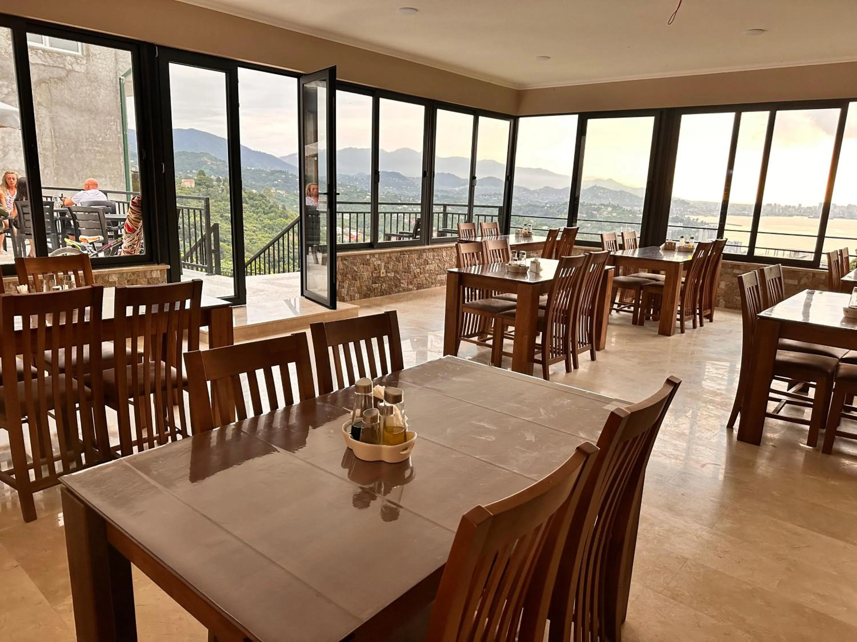 Restaurant/places to eat in Green Cape Tower