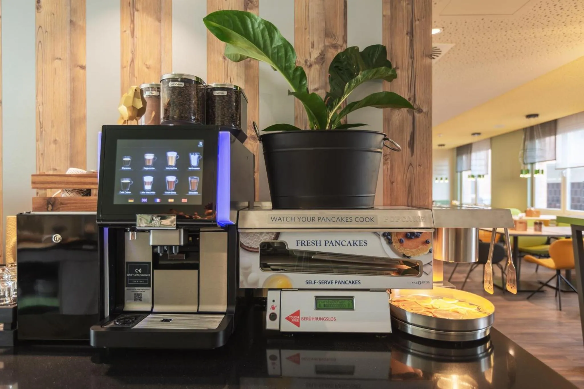 Restaurant/places to eat in Holiday Inn - the niu, Mill Cologne Mülheim by IHG