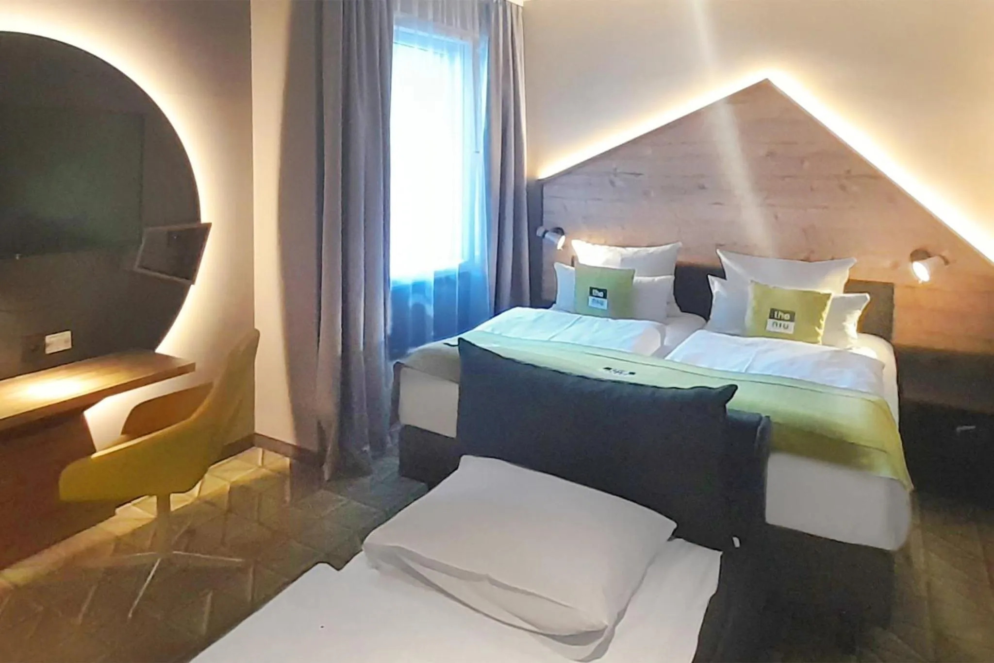 Photo of the whole room, Bed in Holiday Inn - the niu, Mill Cologne Mülheim by IHG