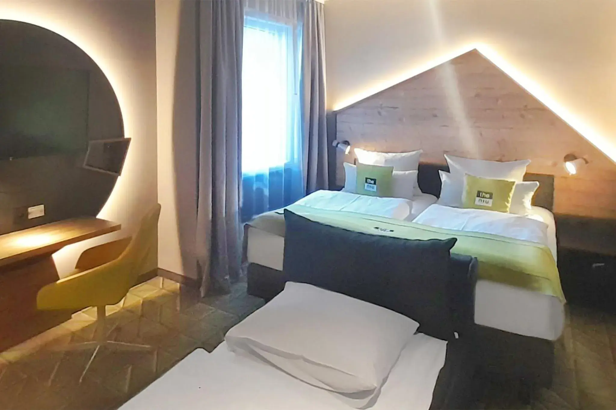 Premium Queen room with single sofa bed in Holiday Inn - the niu, Mill Cologne Mülheim by IHG Premium Queen room with single sofa bed in Holiday Inn - the niu, Mill Cologne Mülheim by IHG