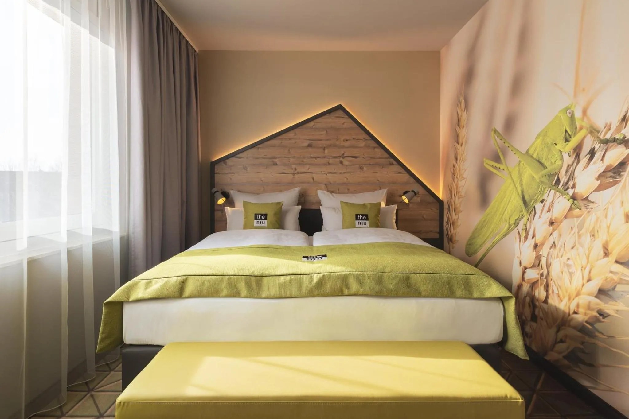 Photo of the whole room, Bed in Holiday Inn - the niu, Mill Cologne Mülheim by IHG