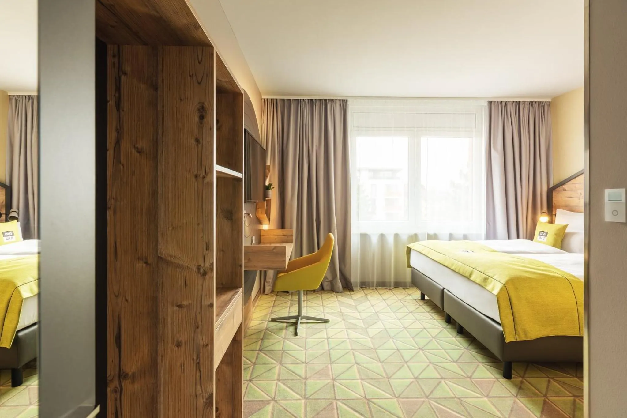 Photo of the whole room, Bed in Holiday Inn - the niu, Mill Cologne Mülheim by IHG