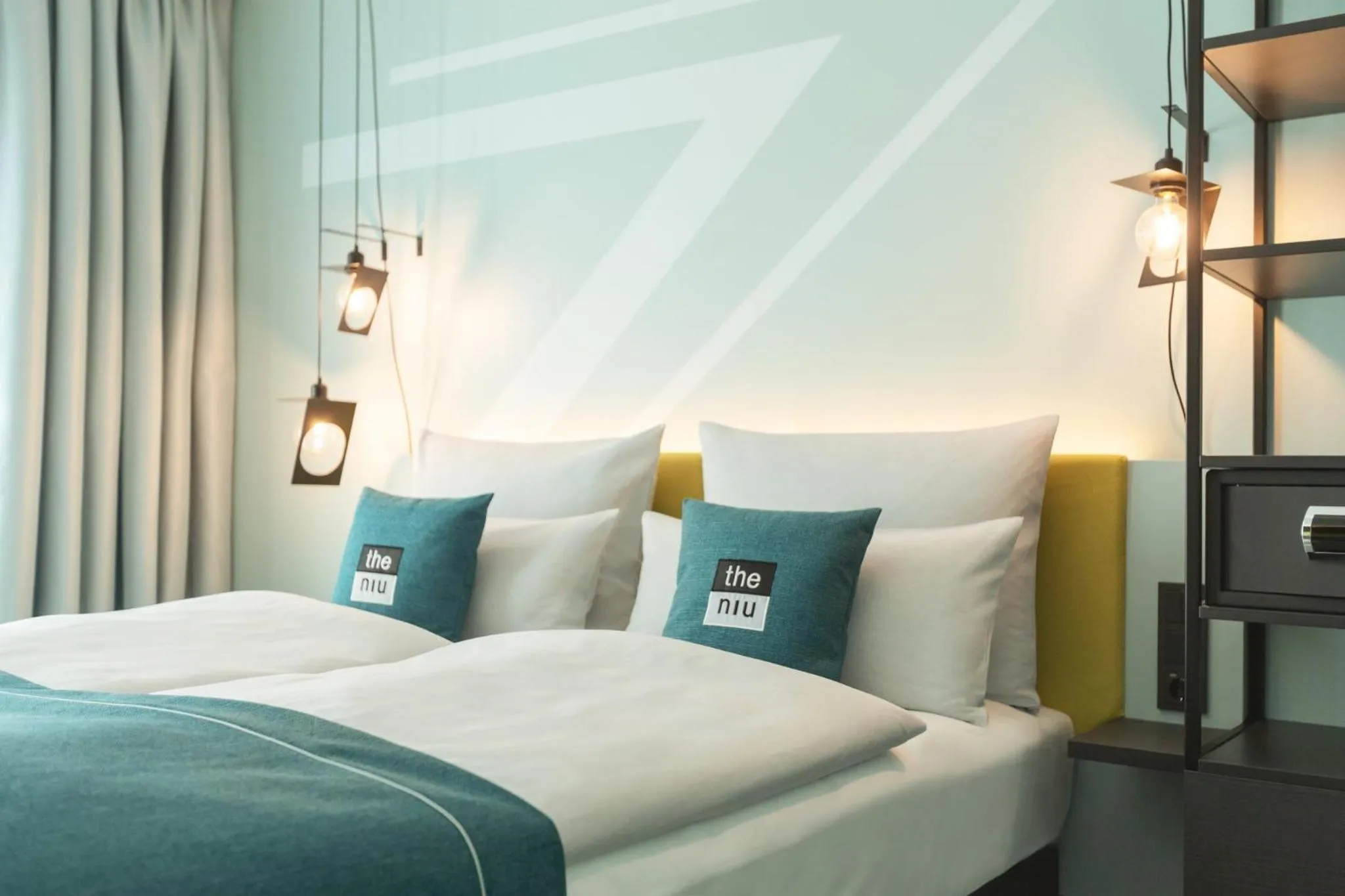 Photo of the whole room, Bed in Holiday Inn - the niu, Seven Dusseldorf Ost by IHG