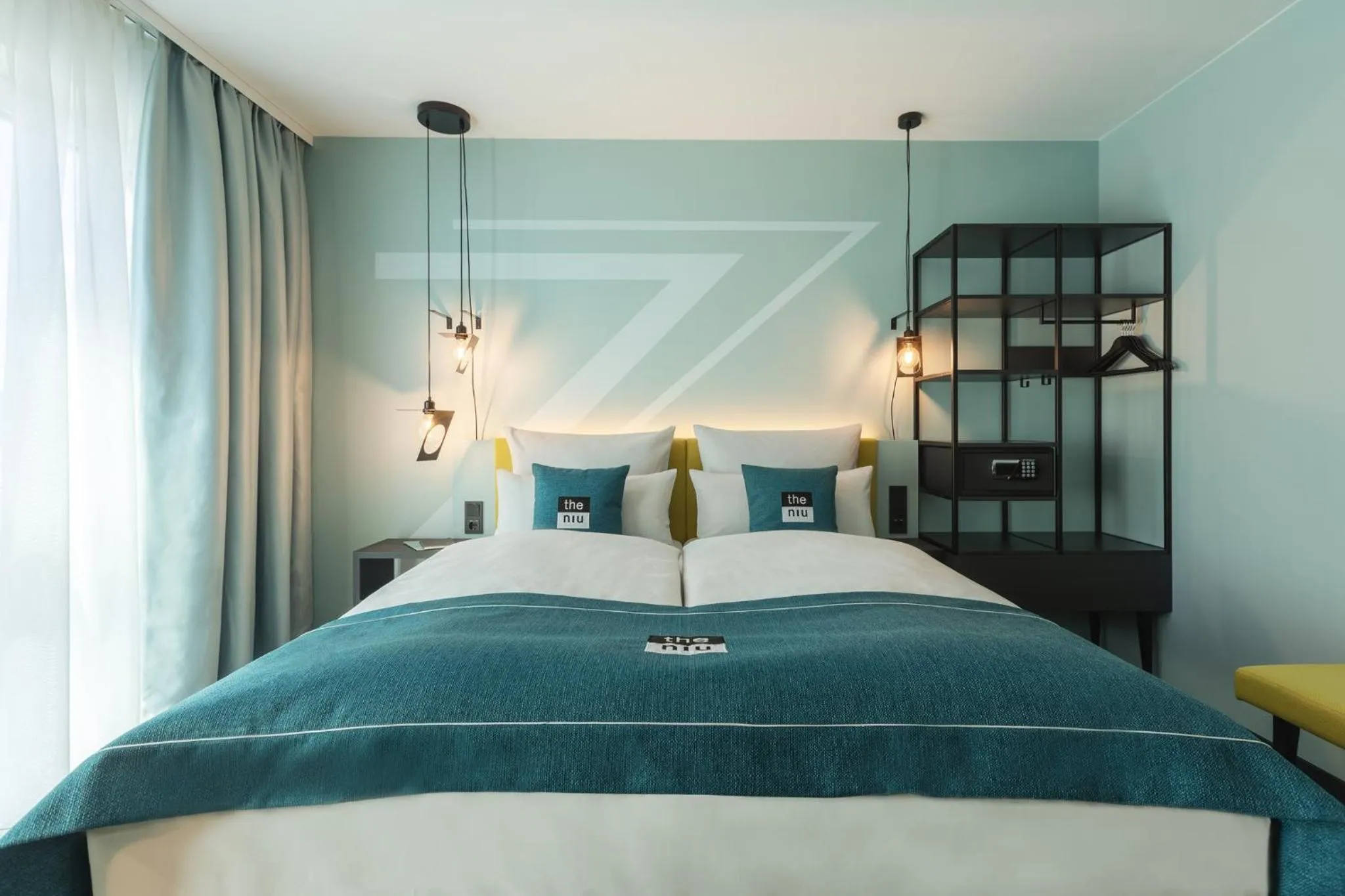 Photo of the whole room, Bed in Holiday Inn - the niu, Seven Dusseldorf Ost by IHG