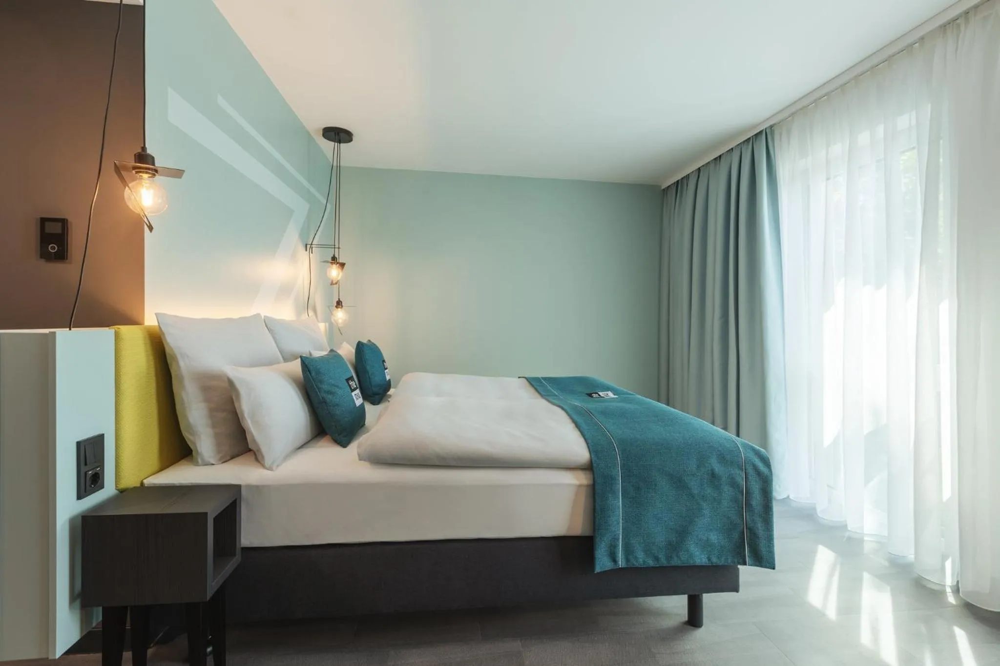 Photo of the whole room, Bed in Holiday Inn - the niu, Seven Dusseldorf Ost by IHG