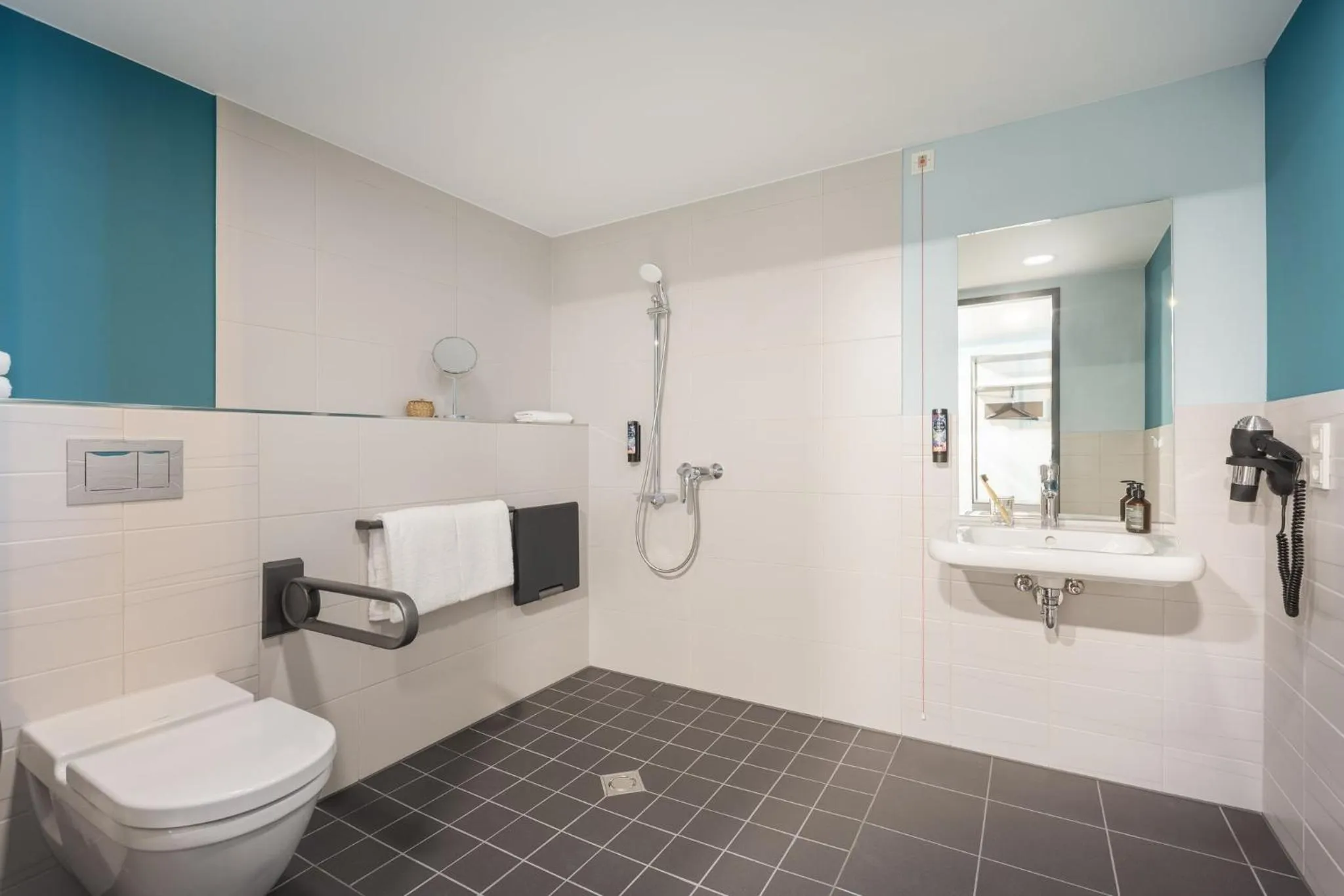 Bathroom in Holiday Inn - the niu, Seven Dusseldorf Ost by IHG