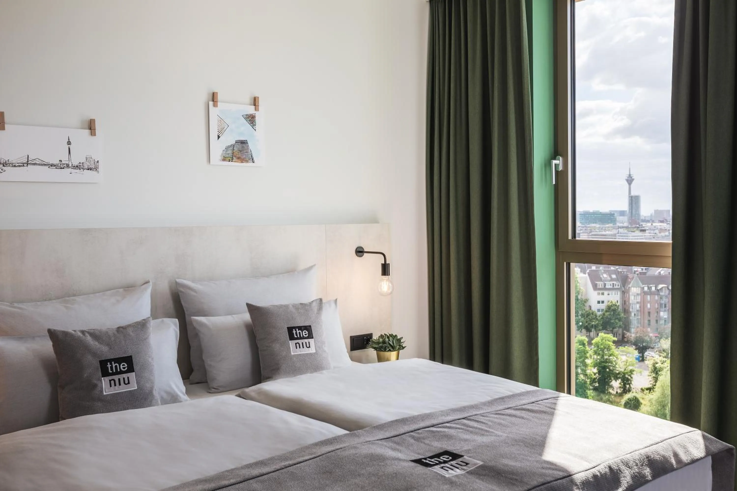 Bed in Holiday Inn - the niu Tab Dusseldorf Main Station by IHG