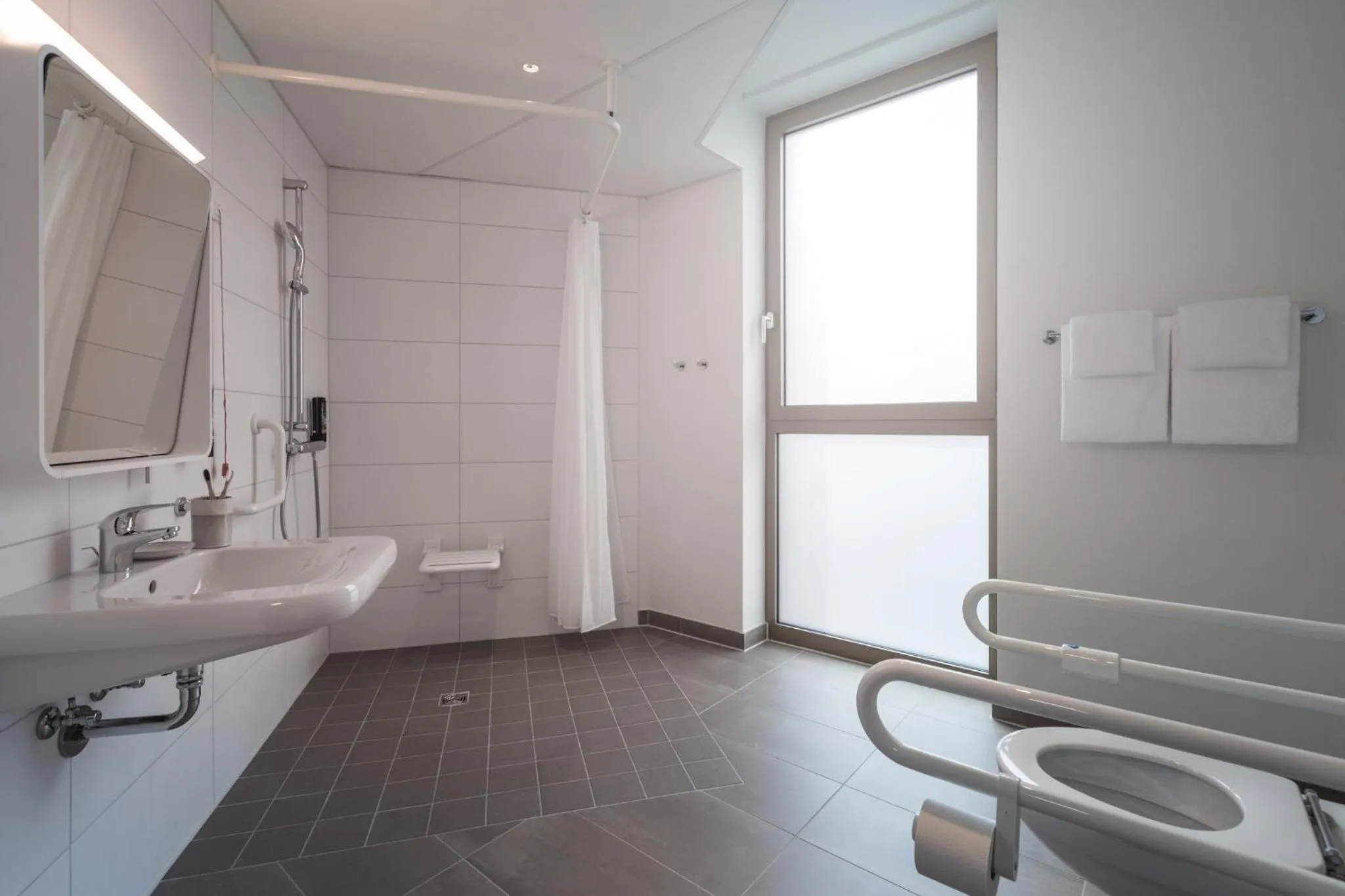 Photo of the whole room in Holiday Inn - the niu Tab Dusseldorf Main Station by IHG