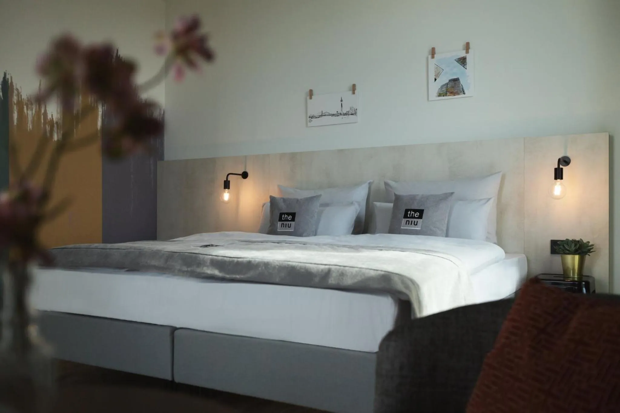 Photo of the whole room, Bed in Holiday Inn - the niu Tab Dusseldorf Main Station by IHG