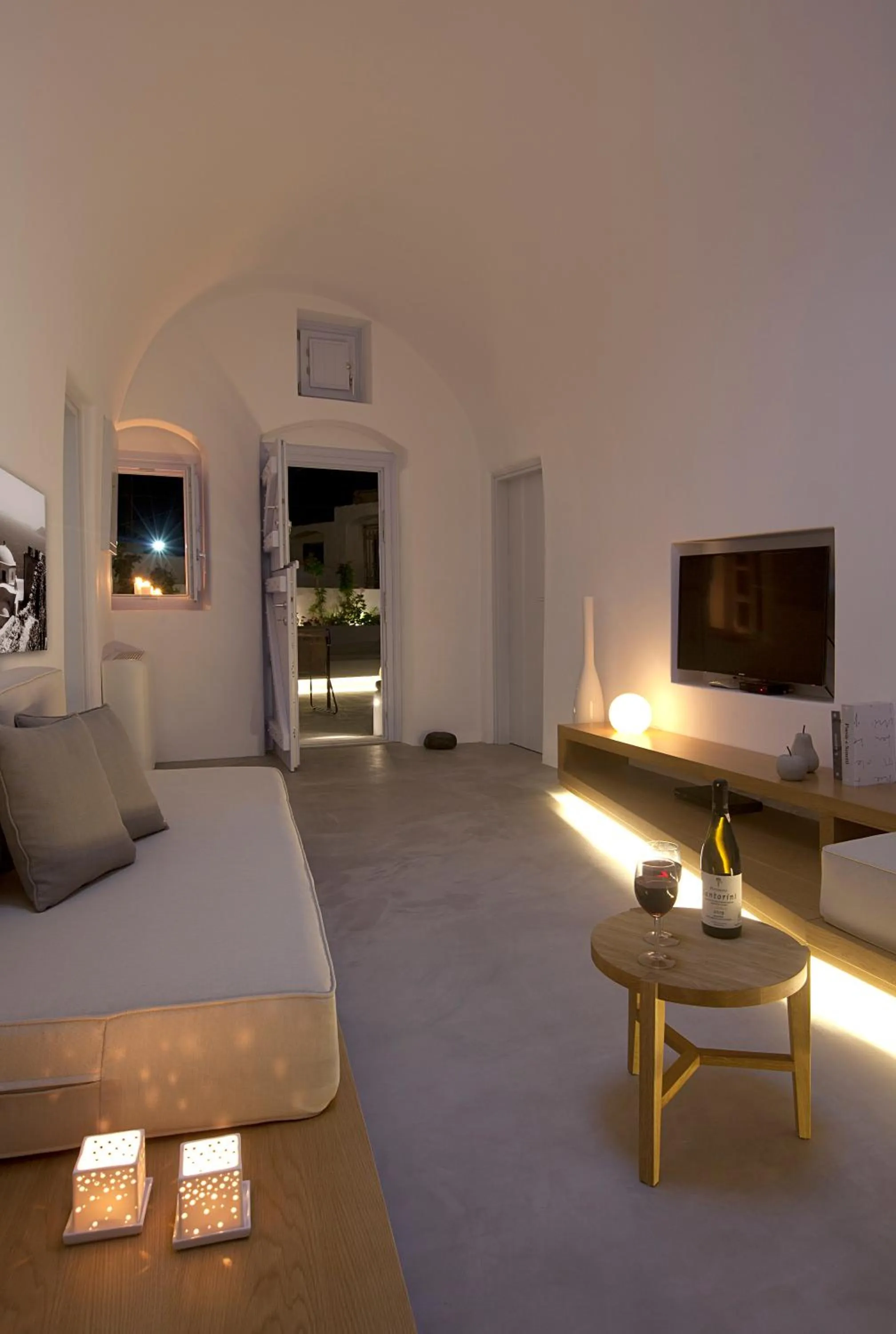 Living room, Bed in Anemolia Villa