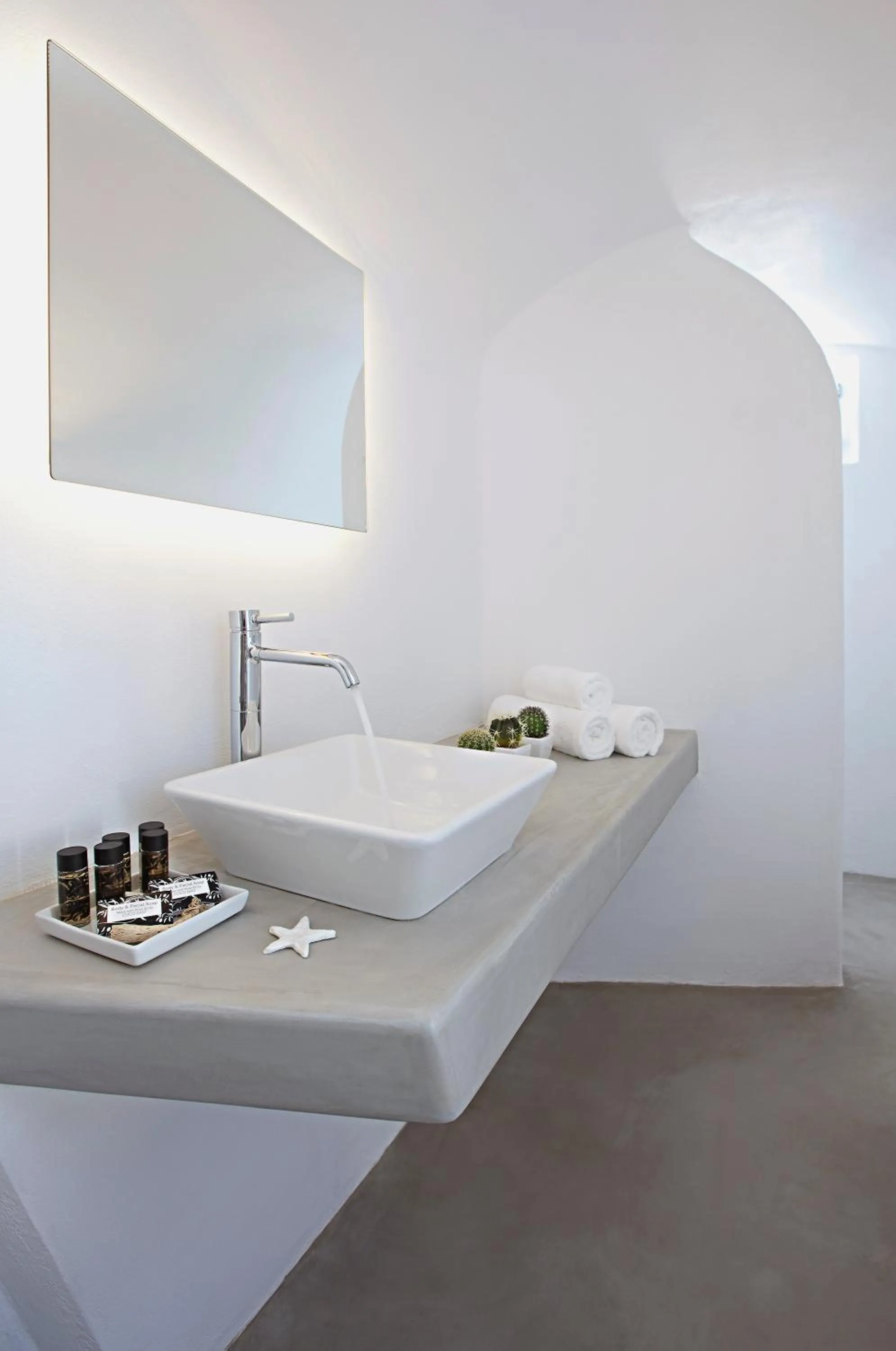 Bathroom in Anemolia Villa