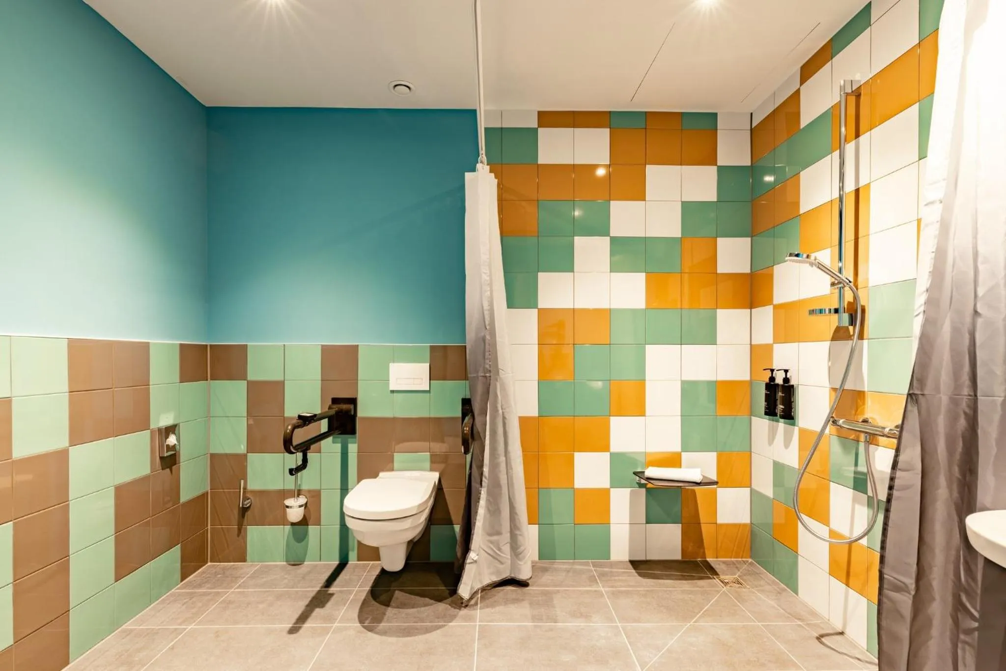 Bathroom in Holiday Inn - the niu, Pax Berlin Airport by IHG