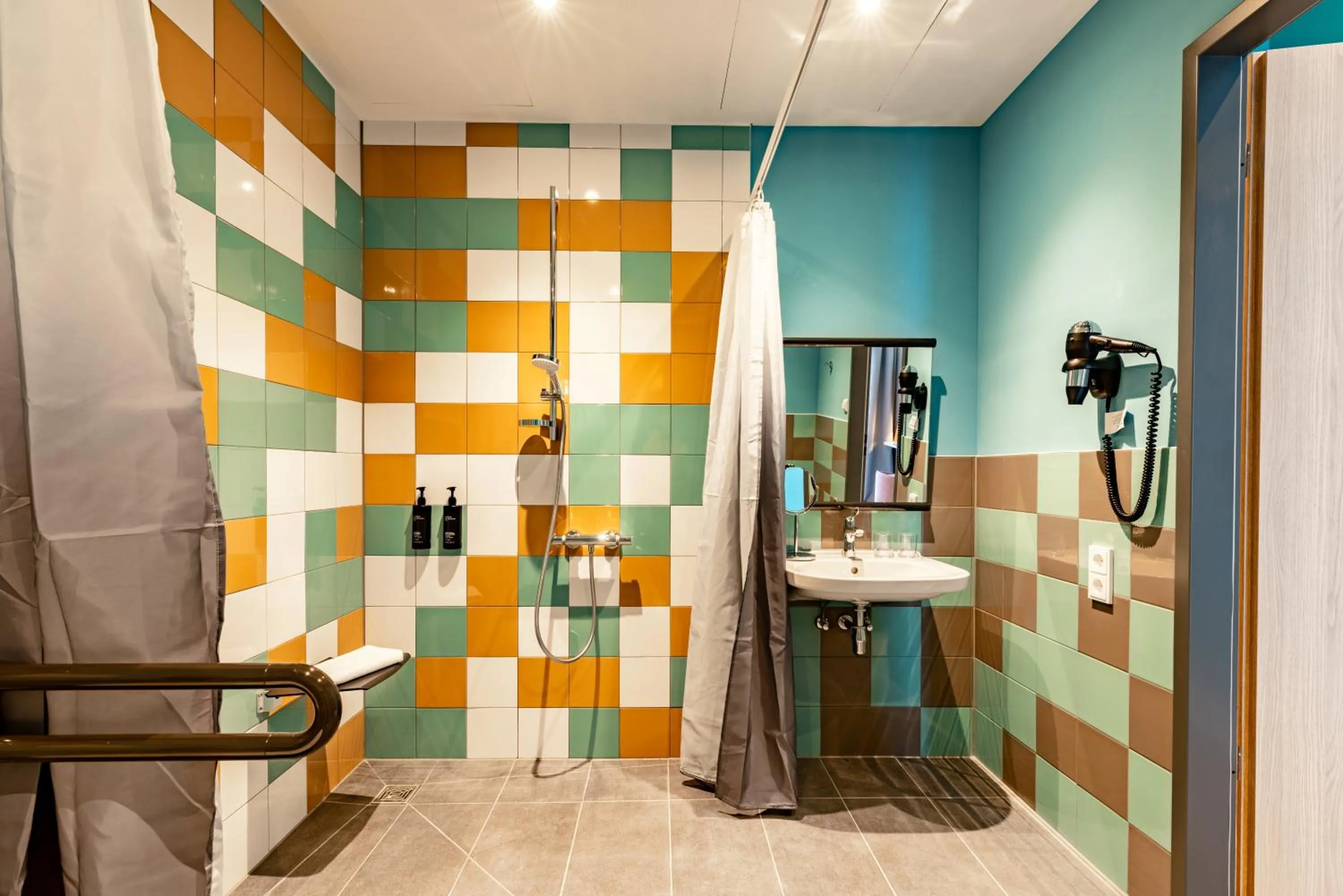 Bathroom in Holiday Inn - the niu, Pax Berlin Airport by IHG