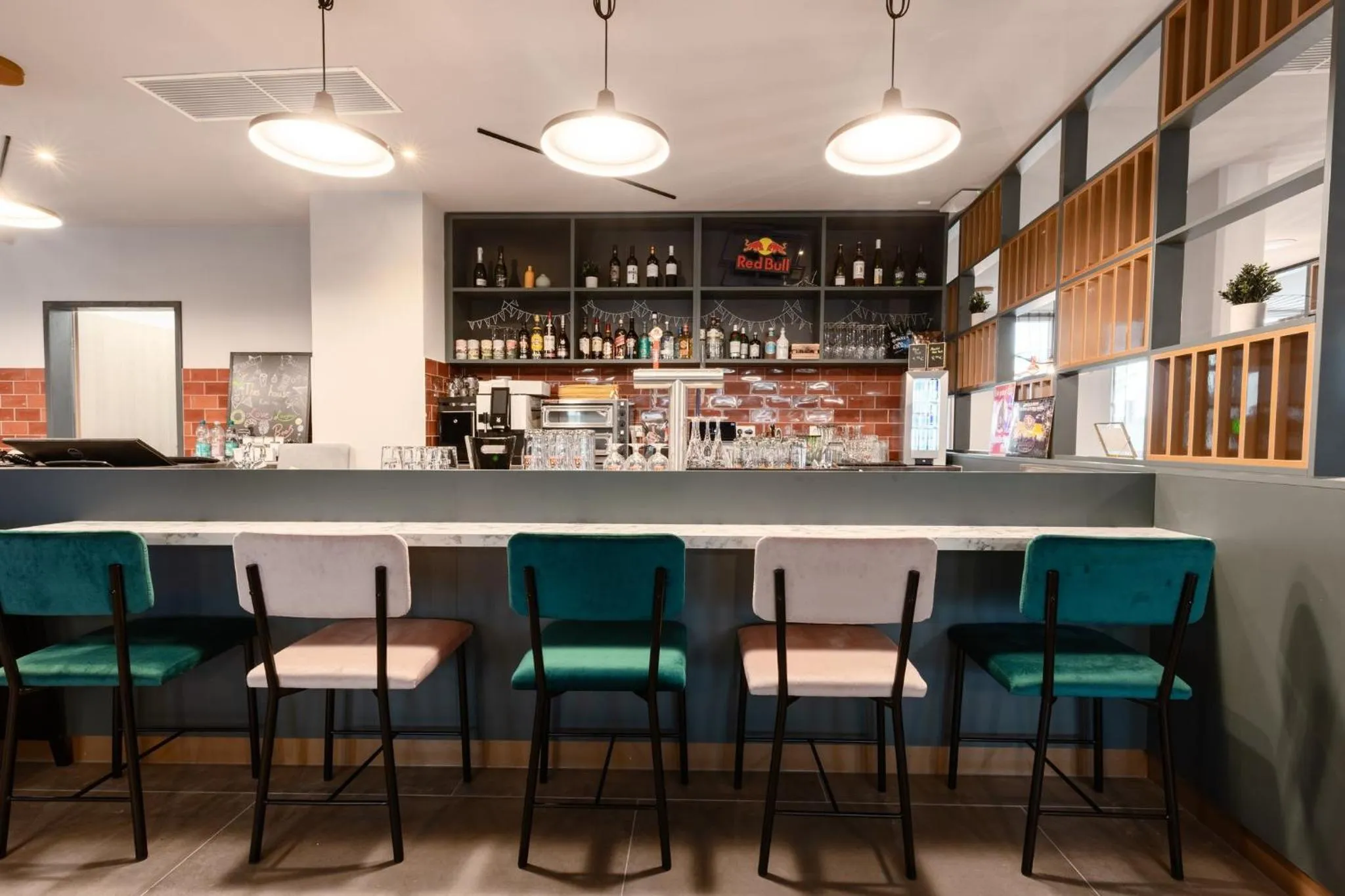 Lounge or bar in Holiday Inn - the niu, Pax Berlin Airport by IHG