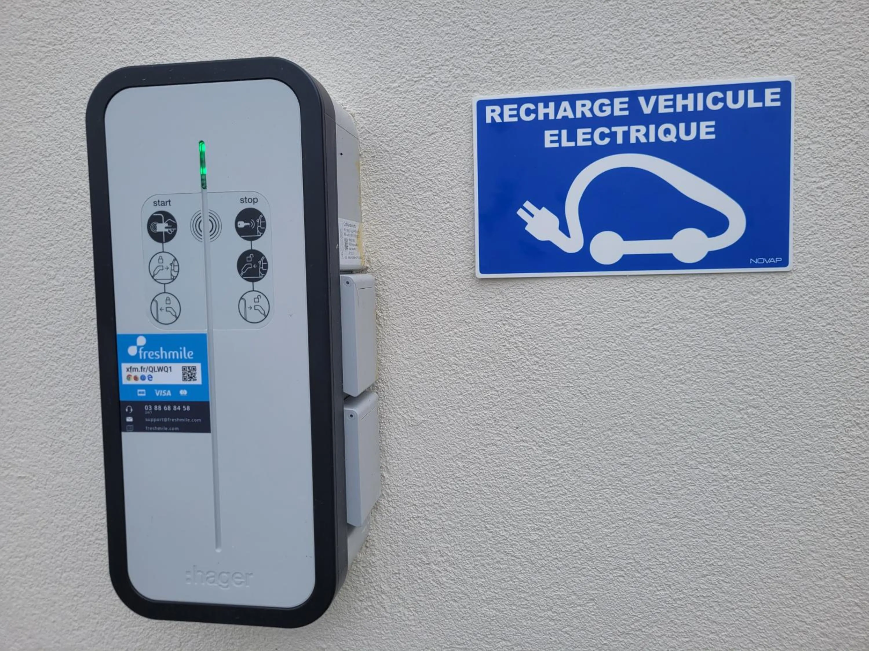 Logo/Certificate/Sign in Hotel Lou Granva