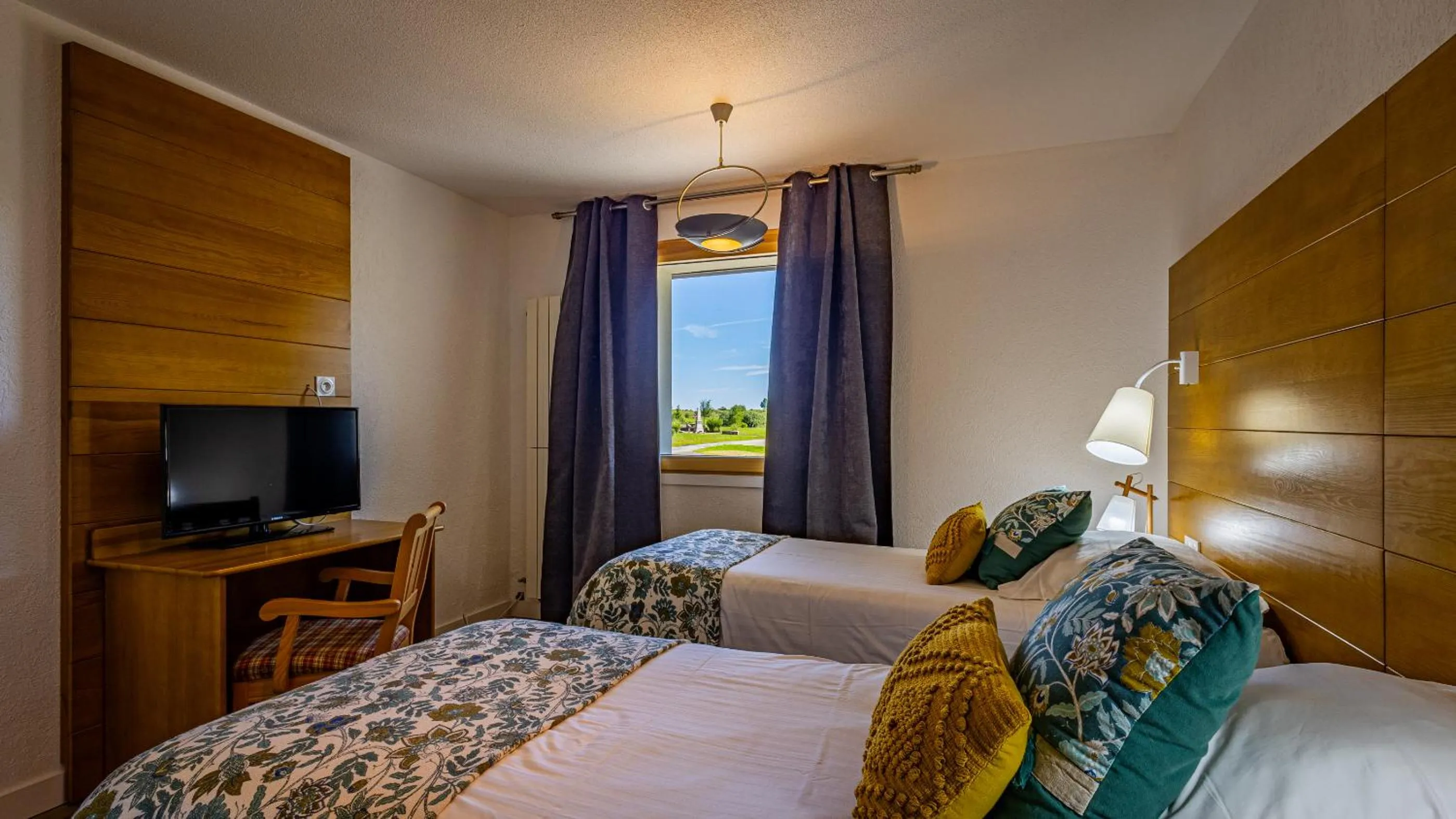 Bedroom, Bed in Hotel Lou Granva