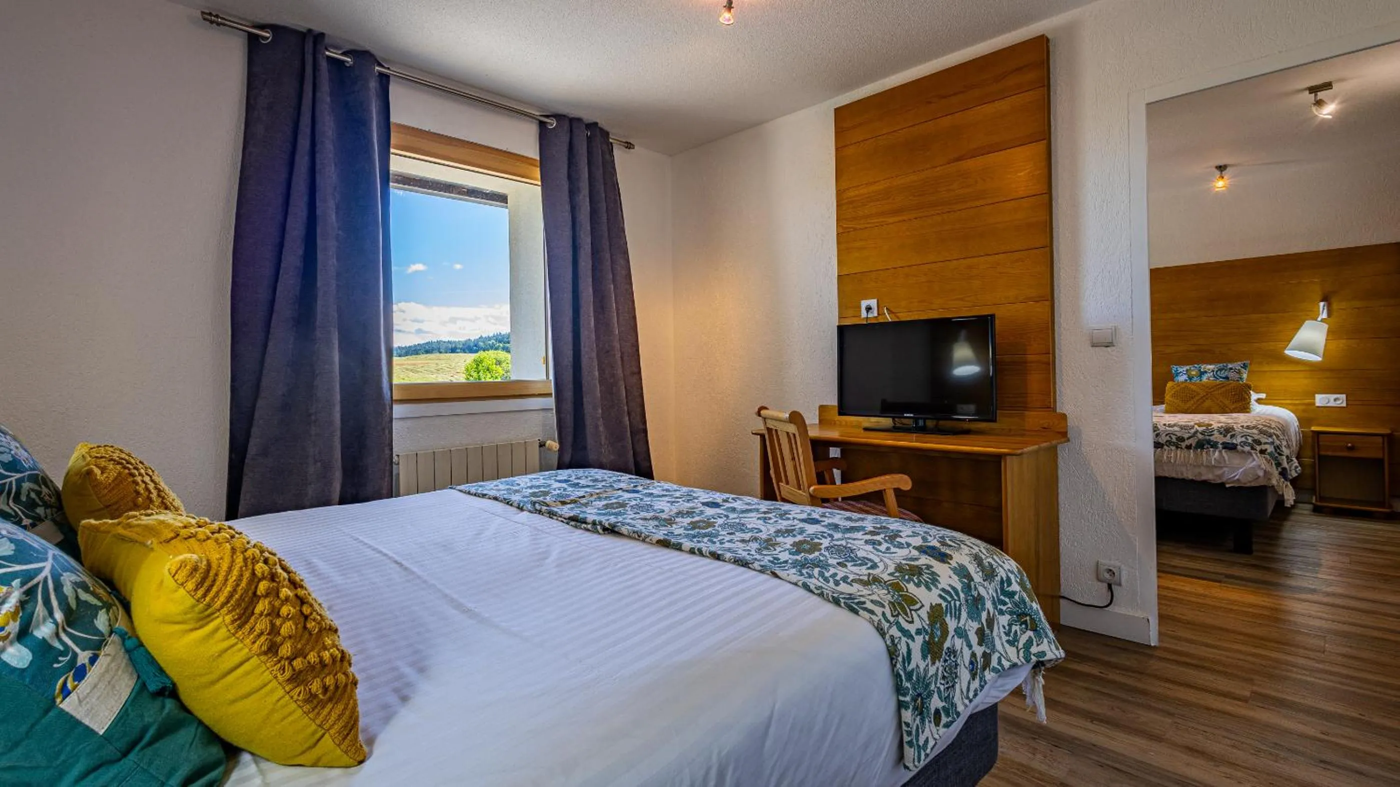 Bedroom, Bed in Hotel Lou Granva