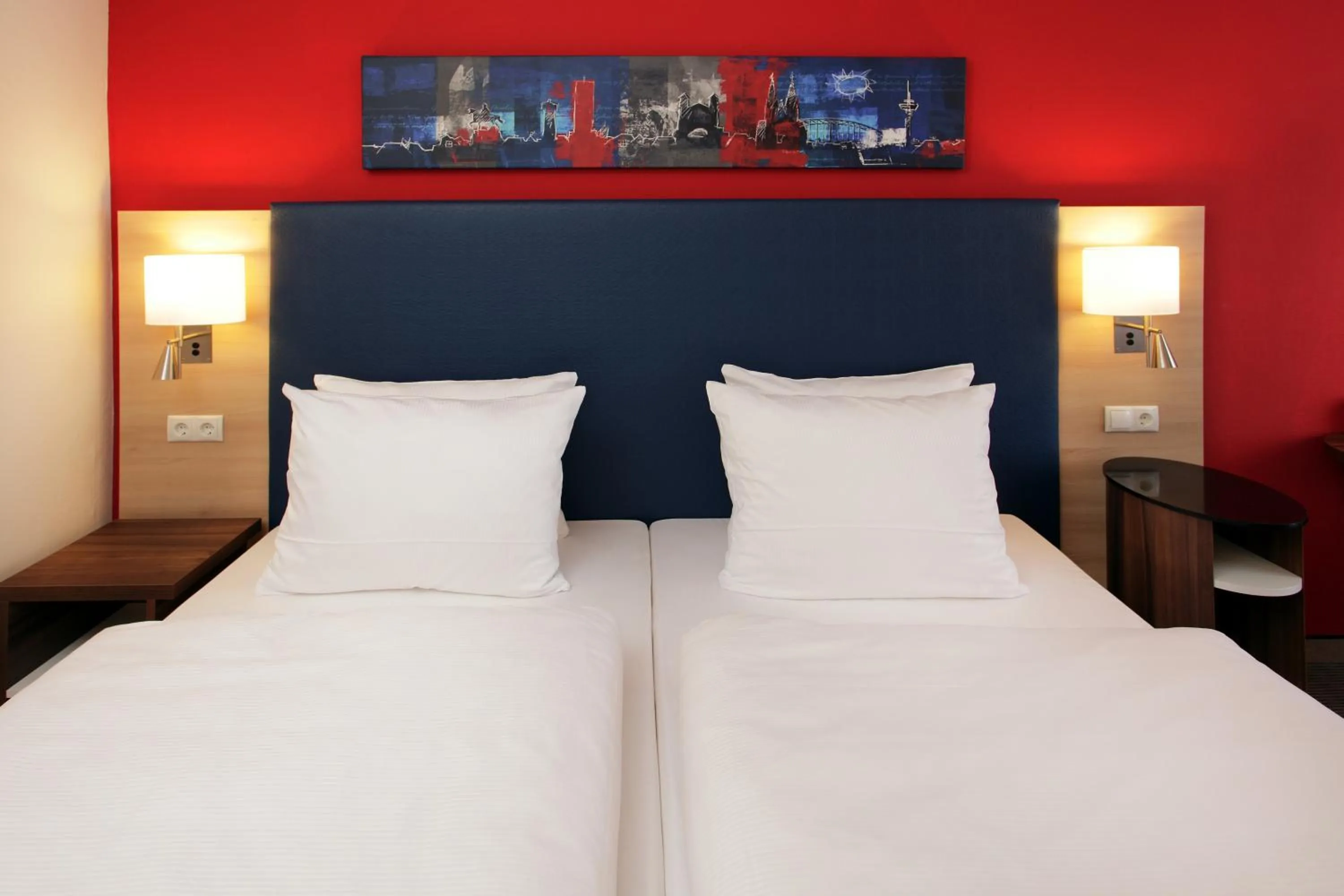 Bed in H+ Hotel Köln Brühl