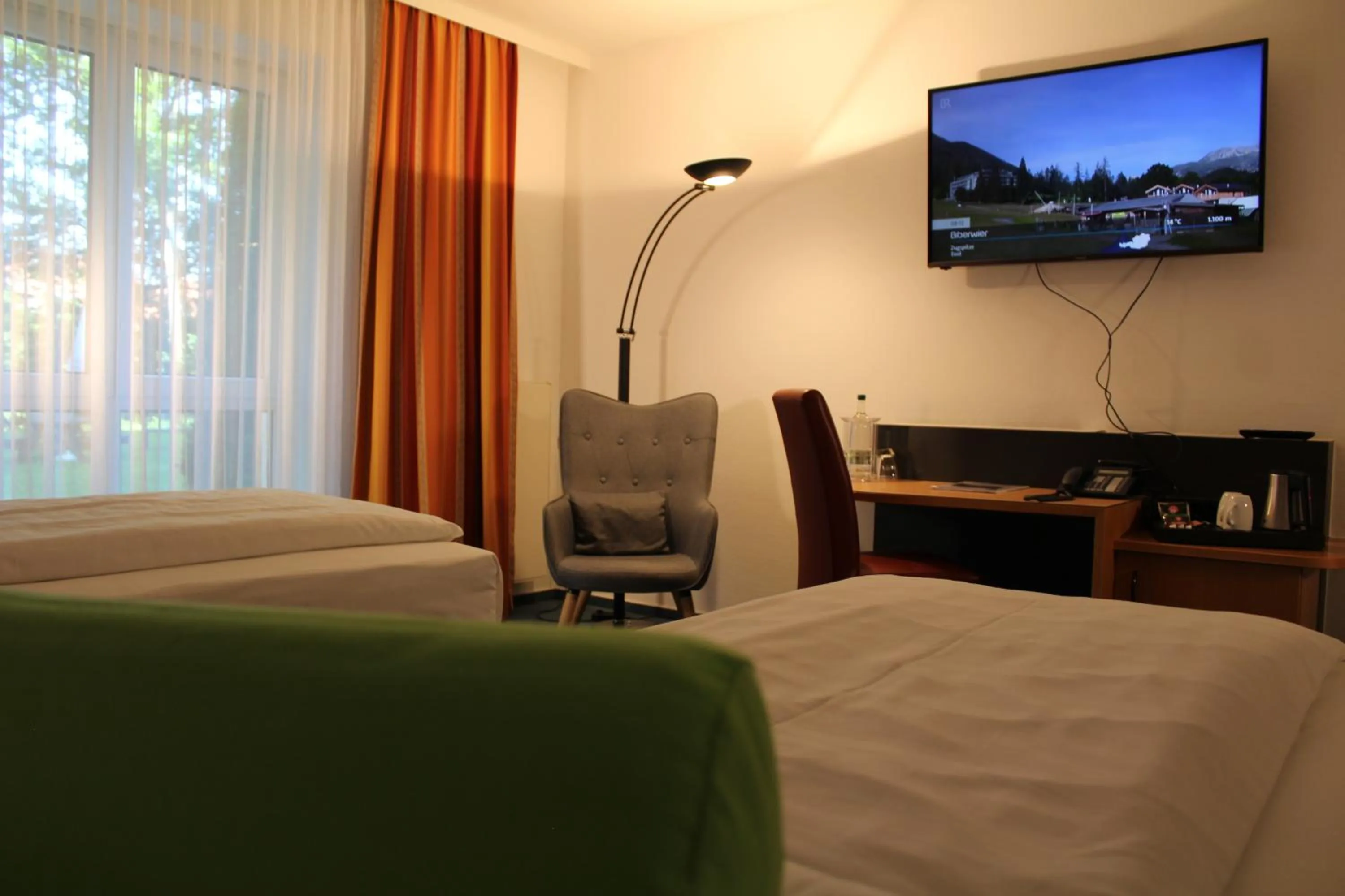 Photo of the whole room, Bed in H+ Hotel Erfurt