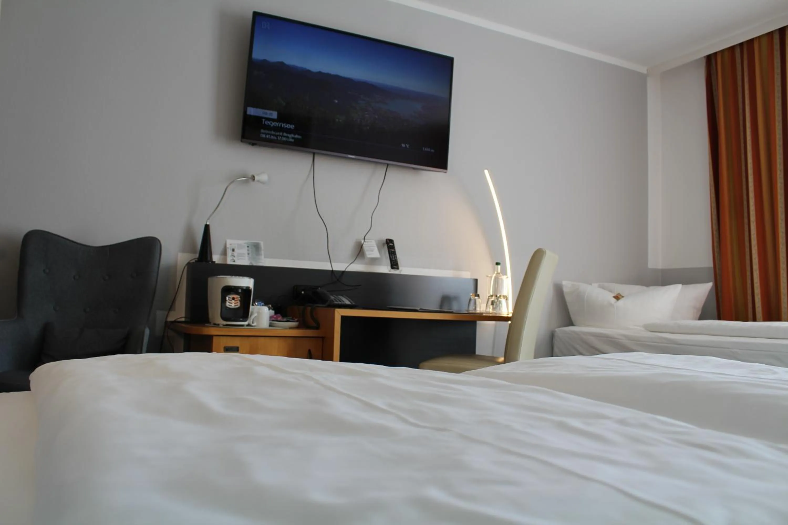 Photo of the whole room, Bed in H+ Hotel Erfurt