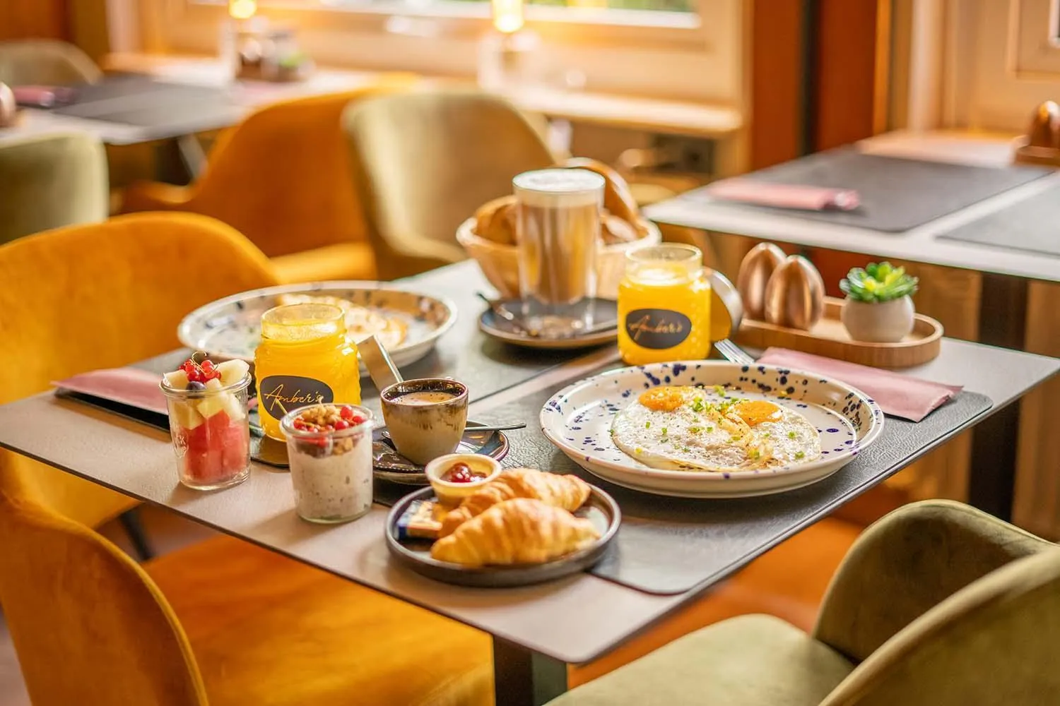 Restaurant/places to eat in Bernstein Hotel Villa Kastania