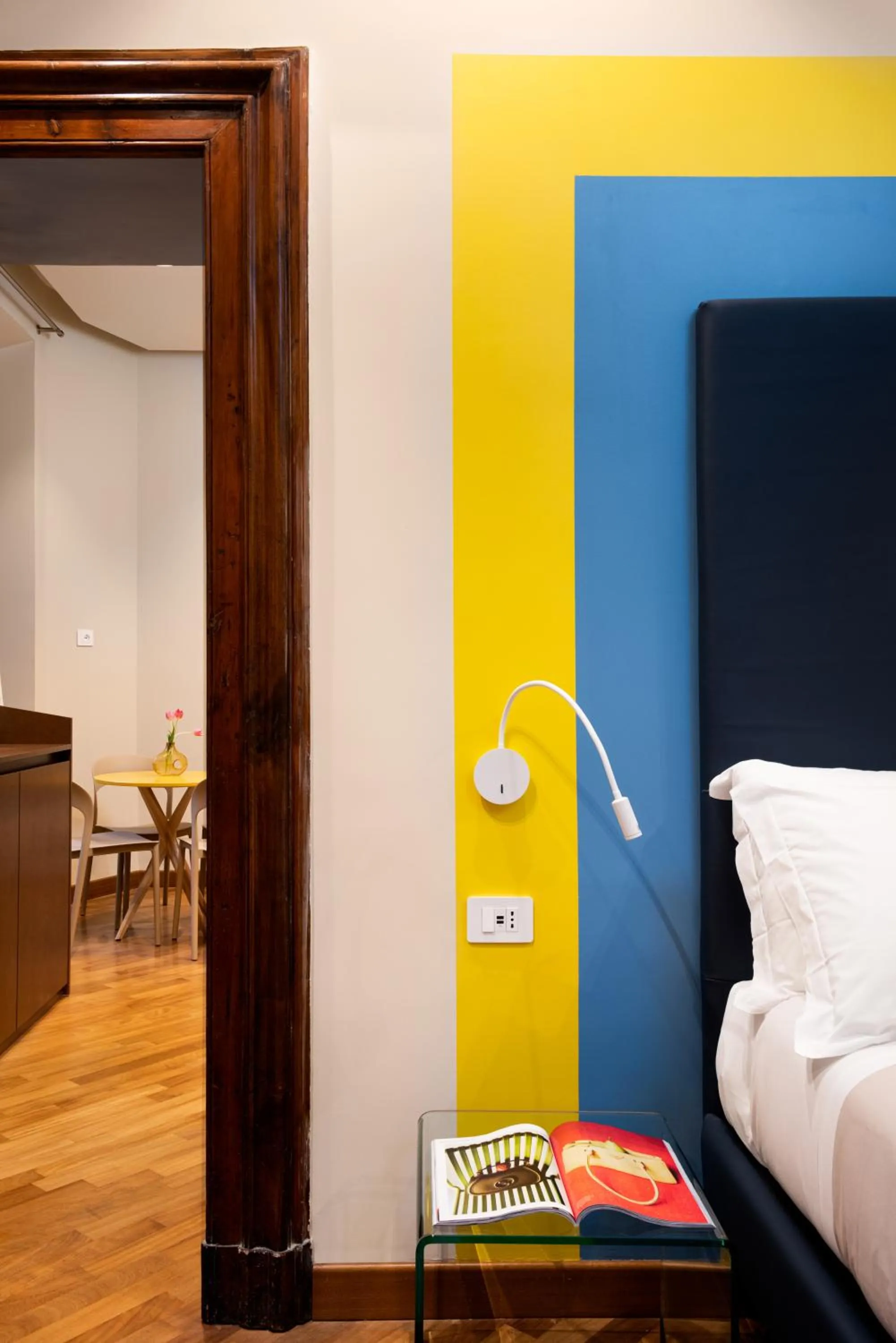 Bed in Circle in the Square