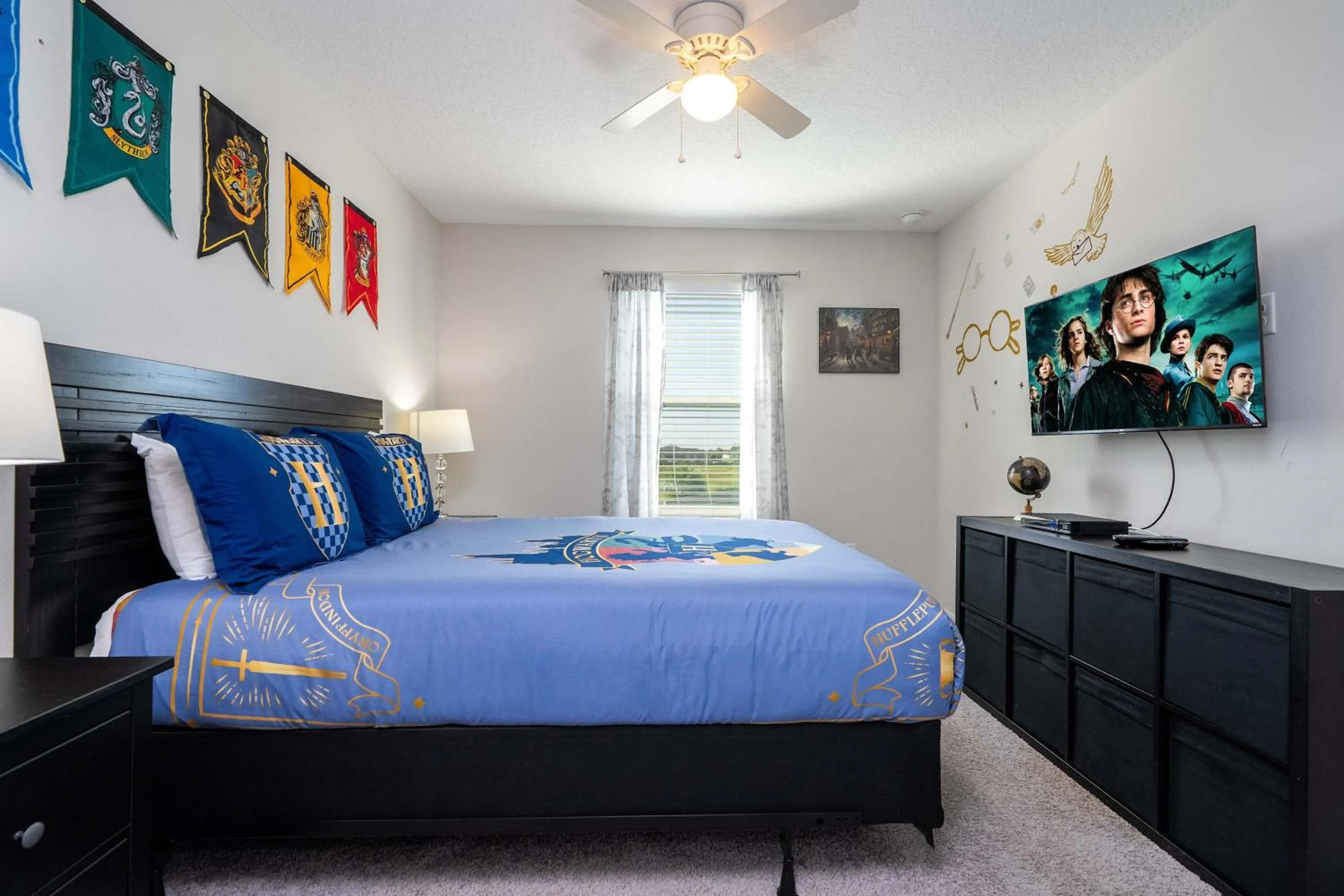 Bed in Family Friendly Four Bedroom w/ Pool @SolaraResort 1517