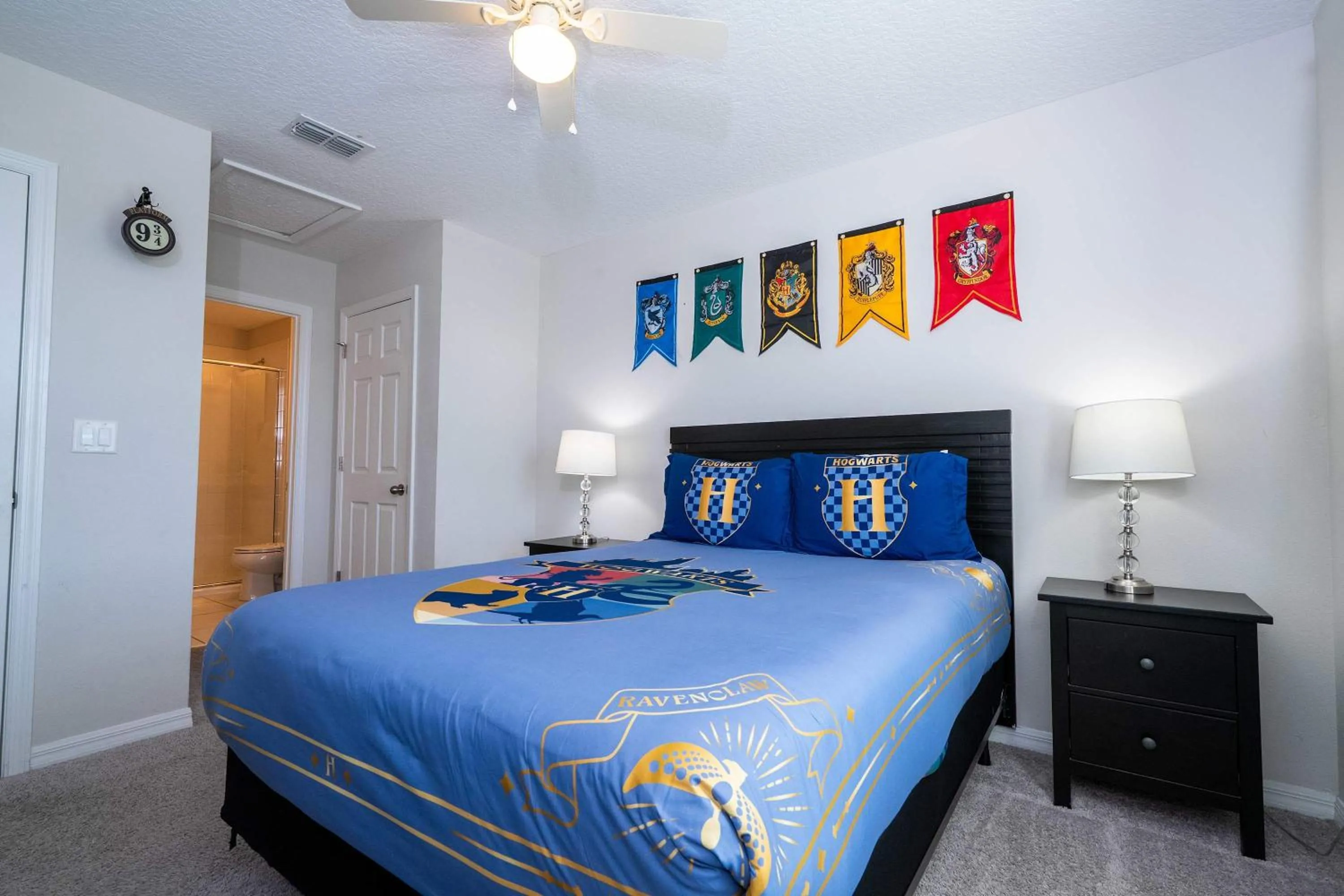 Bed in Family Friendly Four Bedroom w/ Pool @SolaraResort 1517