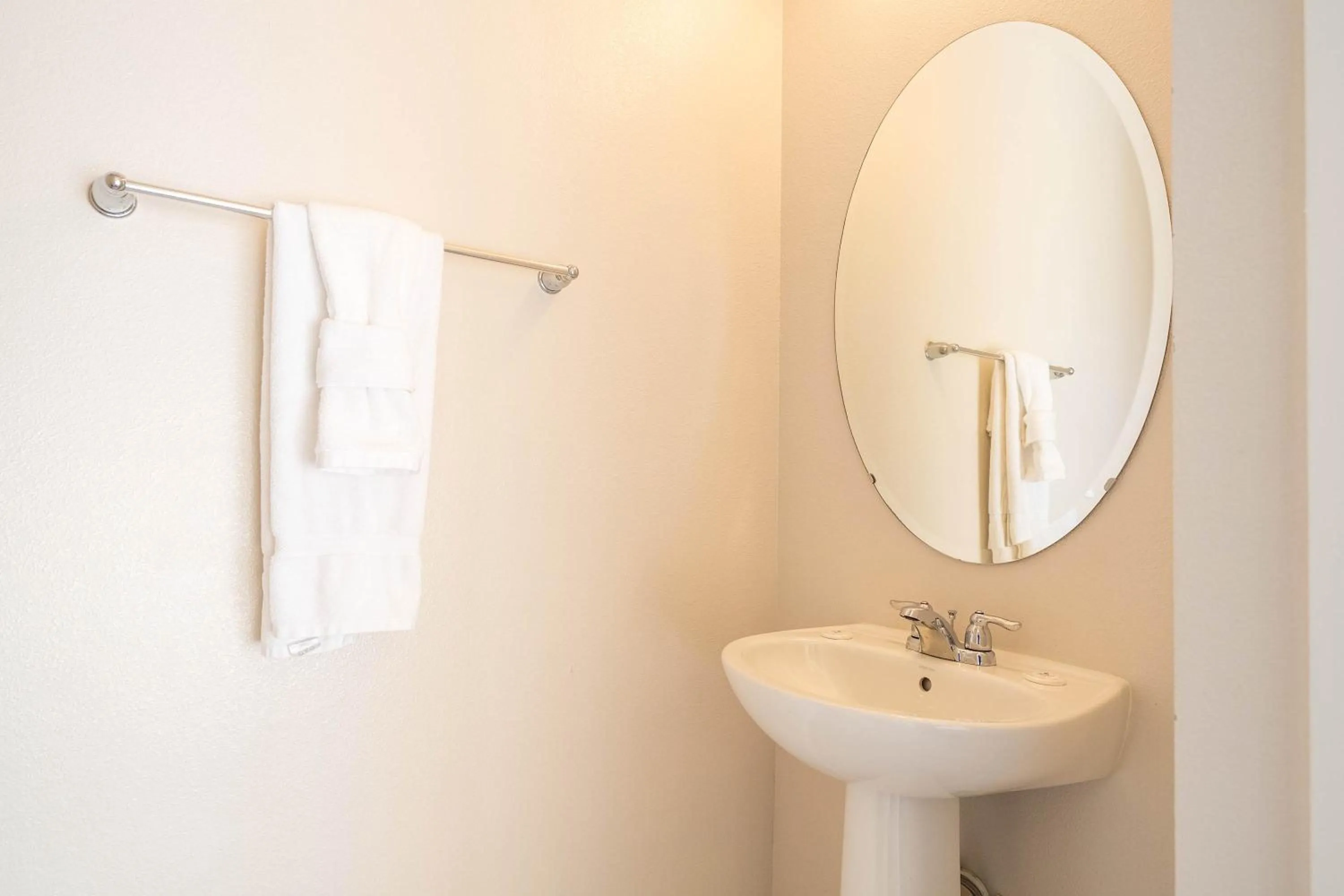 Family Friendly Four Bedroom w/ Pool @SolaraResort 1517