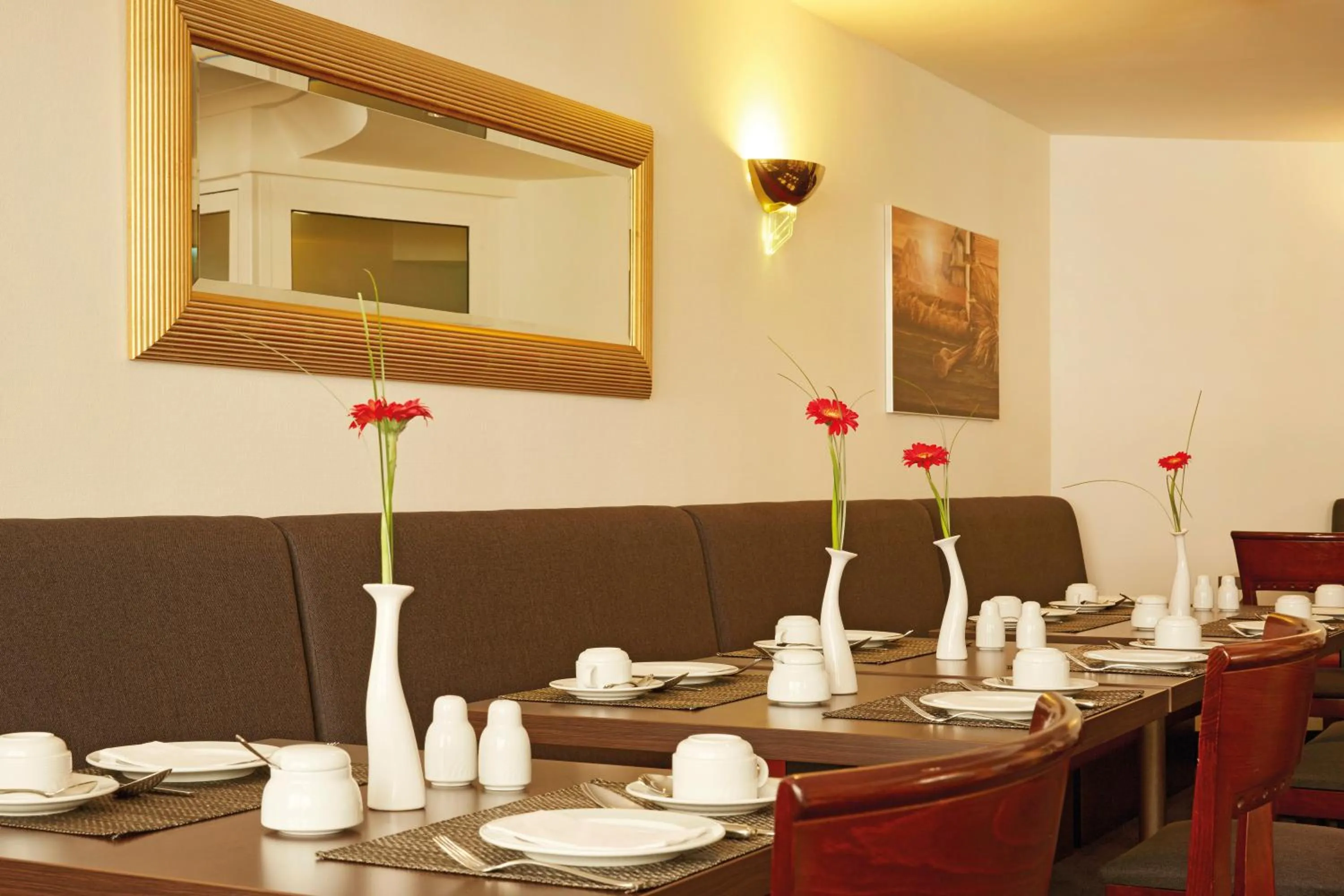 Restaurant/places to eat in H+ Hotel Stade Herzog Widukind