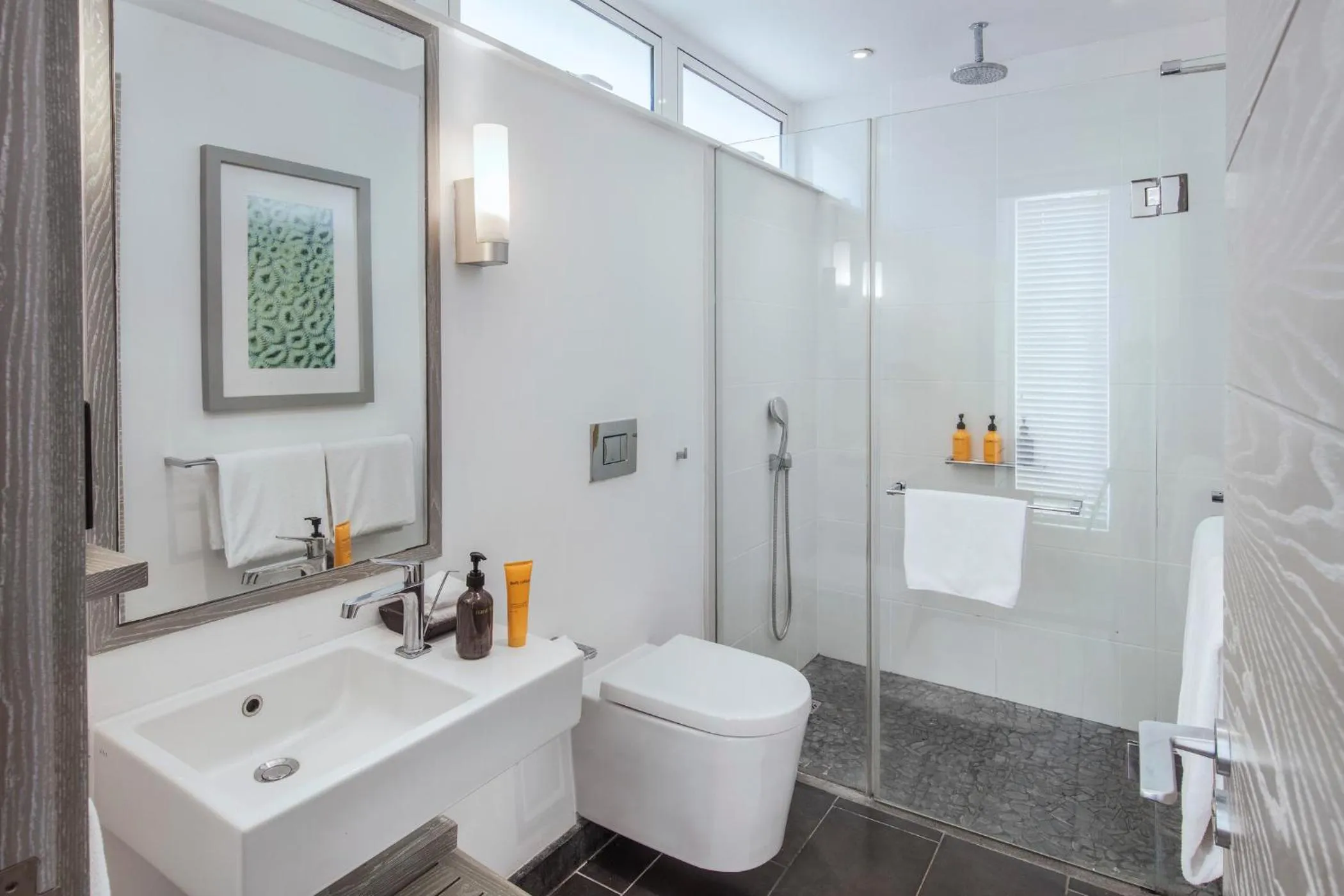 Shower in Long Beach Mauritius